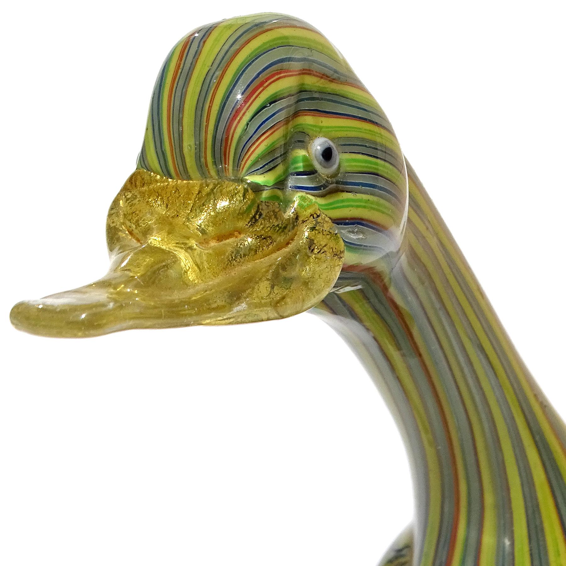 Italiano Scultura di anatra in vetro artistico italiano Fratelli Toso Murano Rainbow Pattern Gold Fleck in vendita