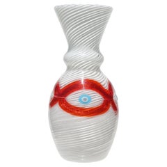 Vase de collection en verre d'art italien Murano Salviati, avec des murrines blanches, rouges, orange et bleues