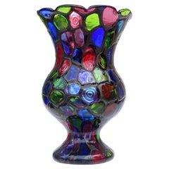 Jarrón de mosaico de cristal artístico italiano «Fratelli Toso Murano», con varillas de remolino óptico y ribete negro