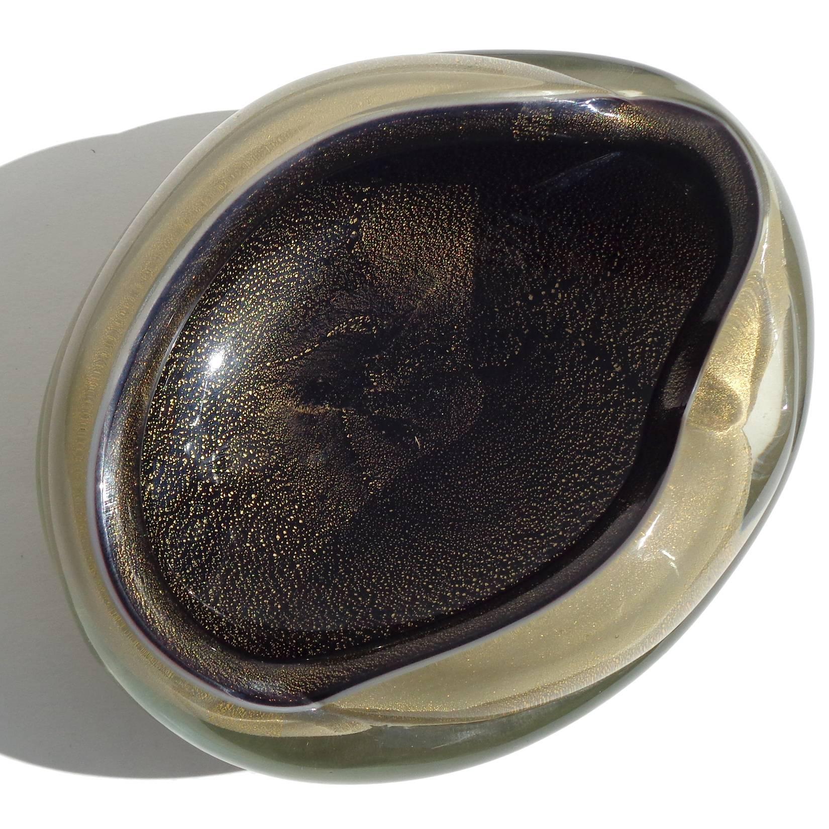 Hand-Crafted Alfredo Barbini Murano Black Gray Gold Flecks Italian Art Glass Bowl