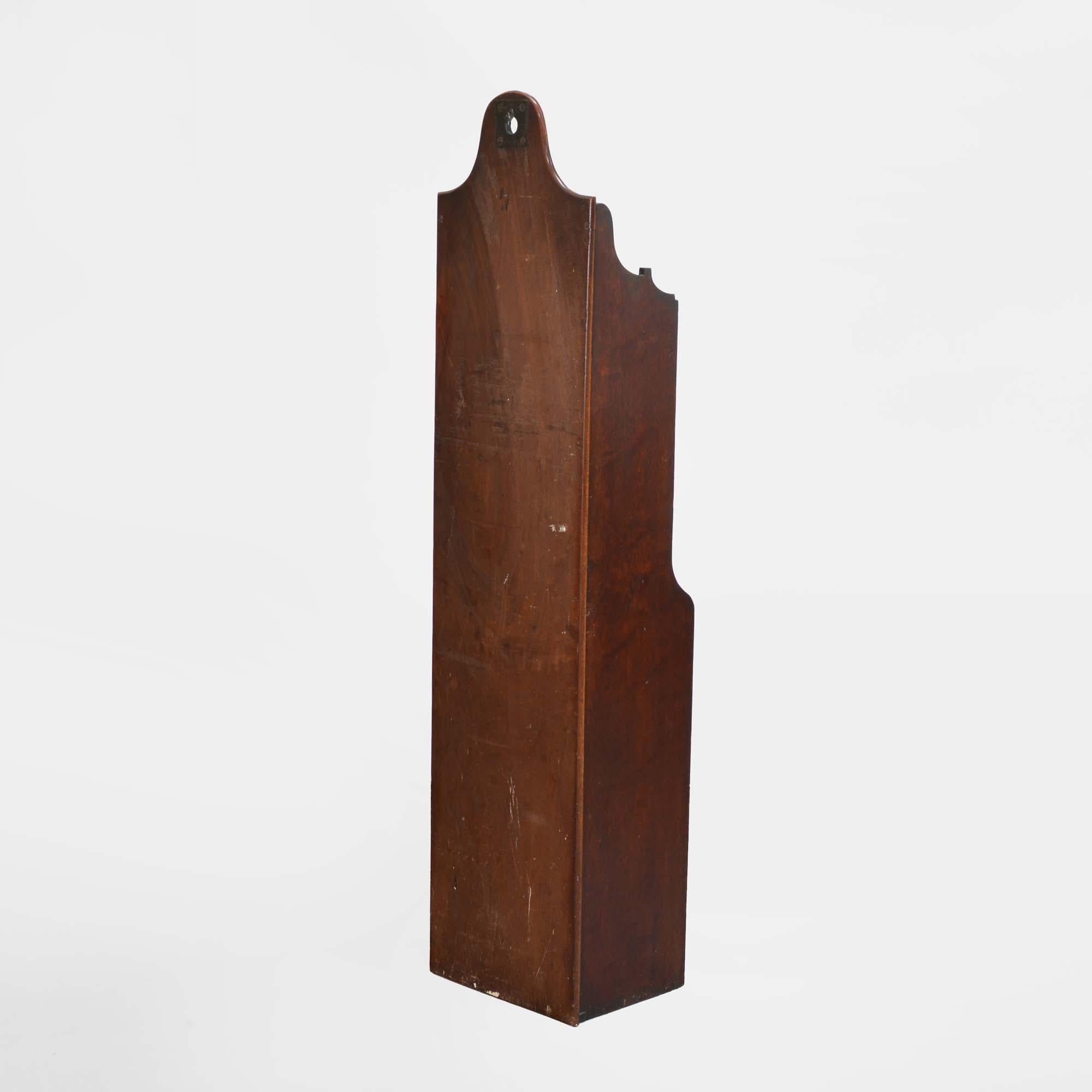 XVIIIe siècle Rare étagère à cascade étroite en acajou de style géorgien en vente