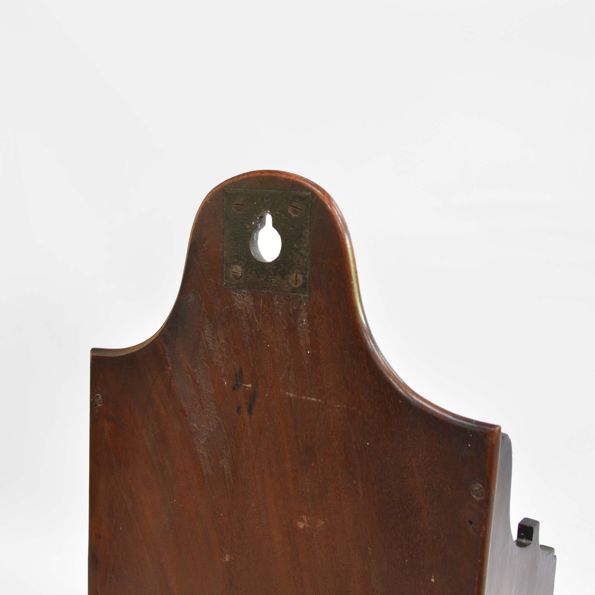 Acajou Rare étagère à cascade étroite en acajou de style géorgien en vente