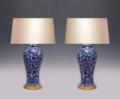 Coppia di lampade in porcellana bianca e blu