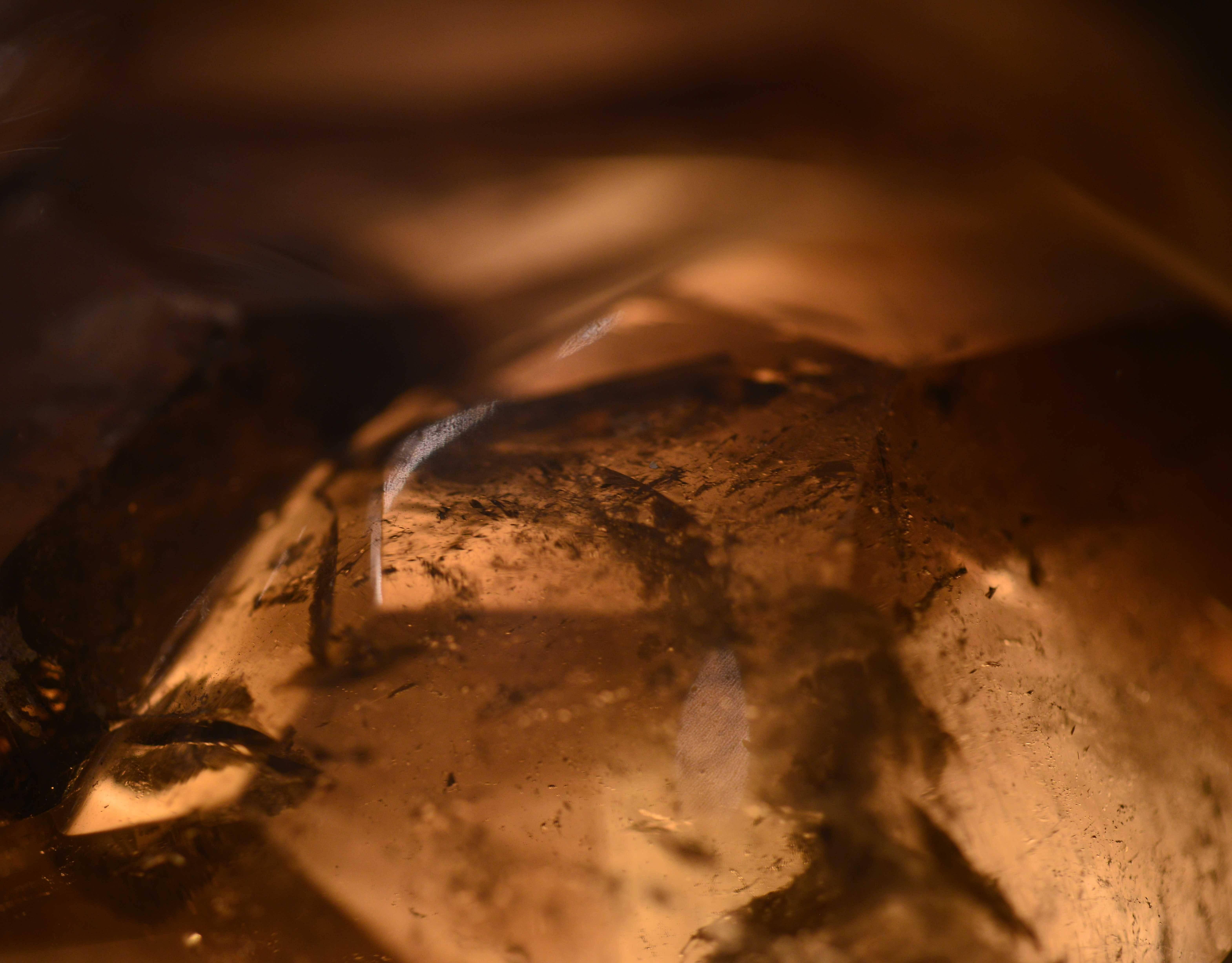 Cristal de roche Une forme abstraite Applique murale en cristal de roche Quartz Smoky Brown en vente