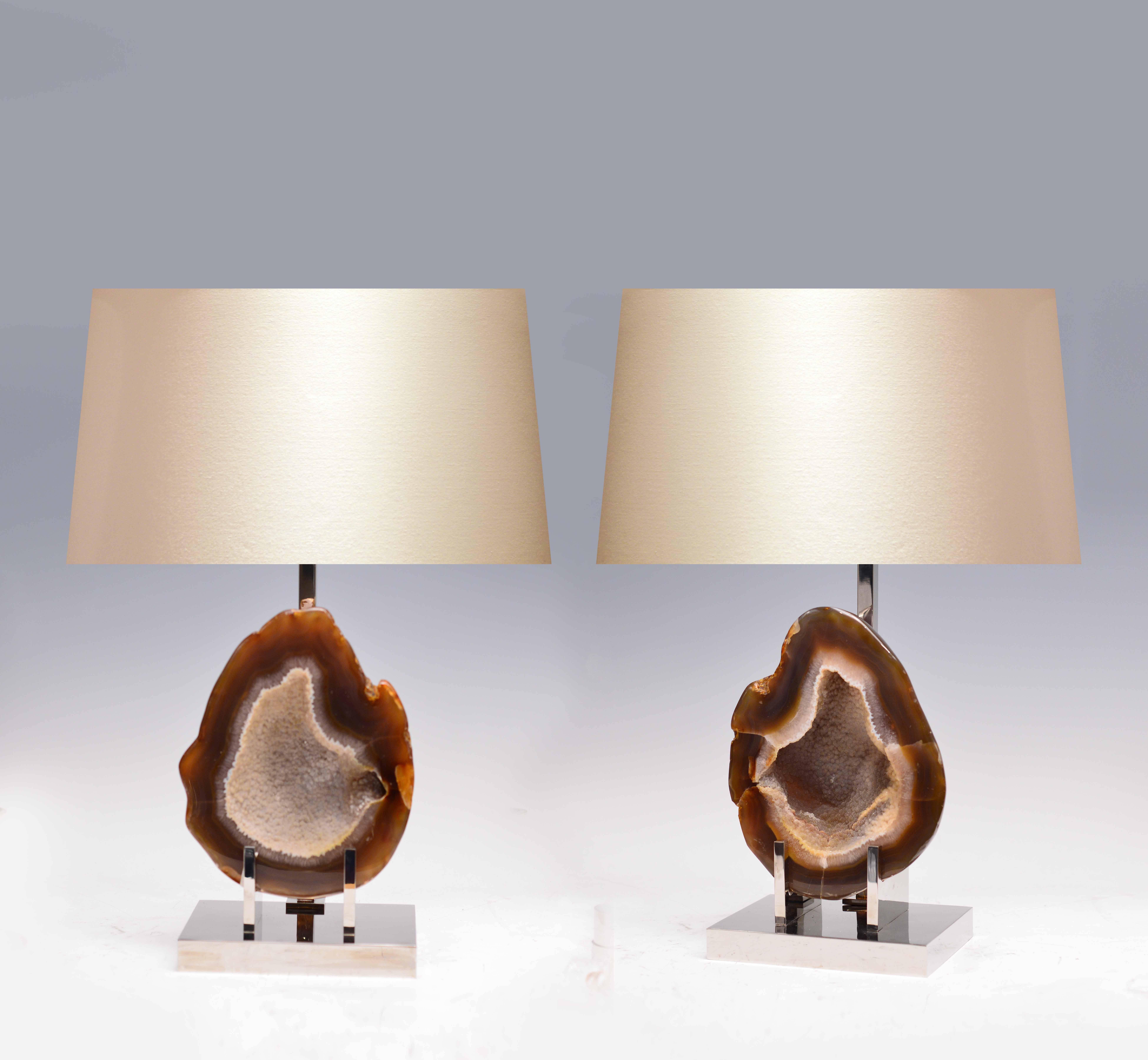 Pair of rare natural agate mount as lamps with nickel-plating stand, created by Phoenix Gallery.
(Lampshade not included)
