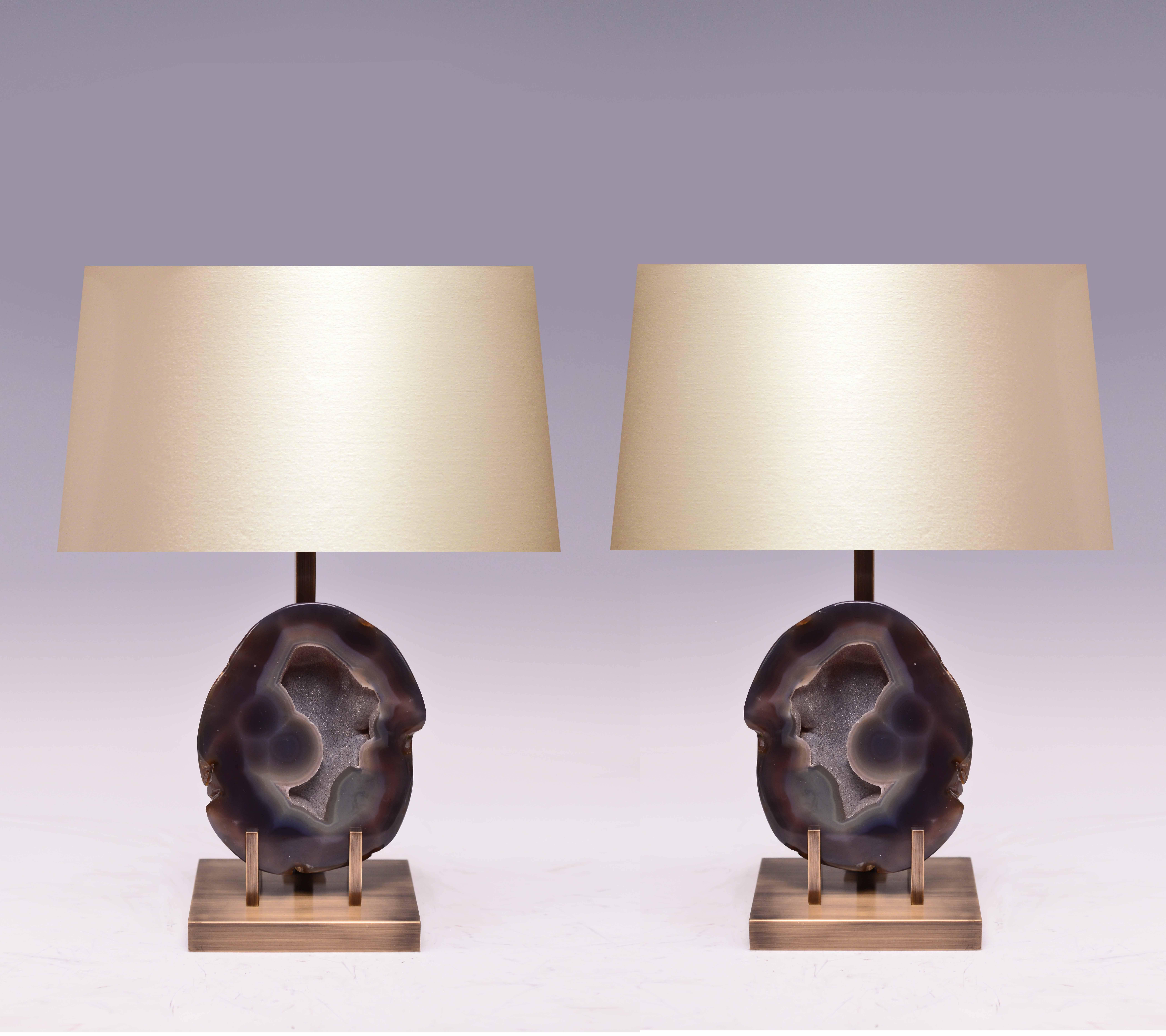 Pair of rare natural agate mount as lamps with antique brass finish stand, created by Phoenix Gallery.
(Lampshade not included)
