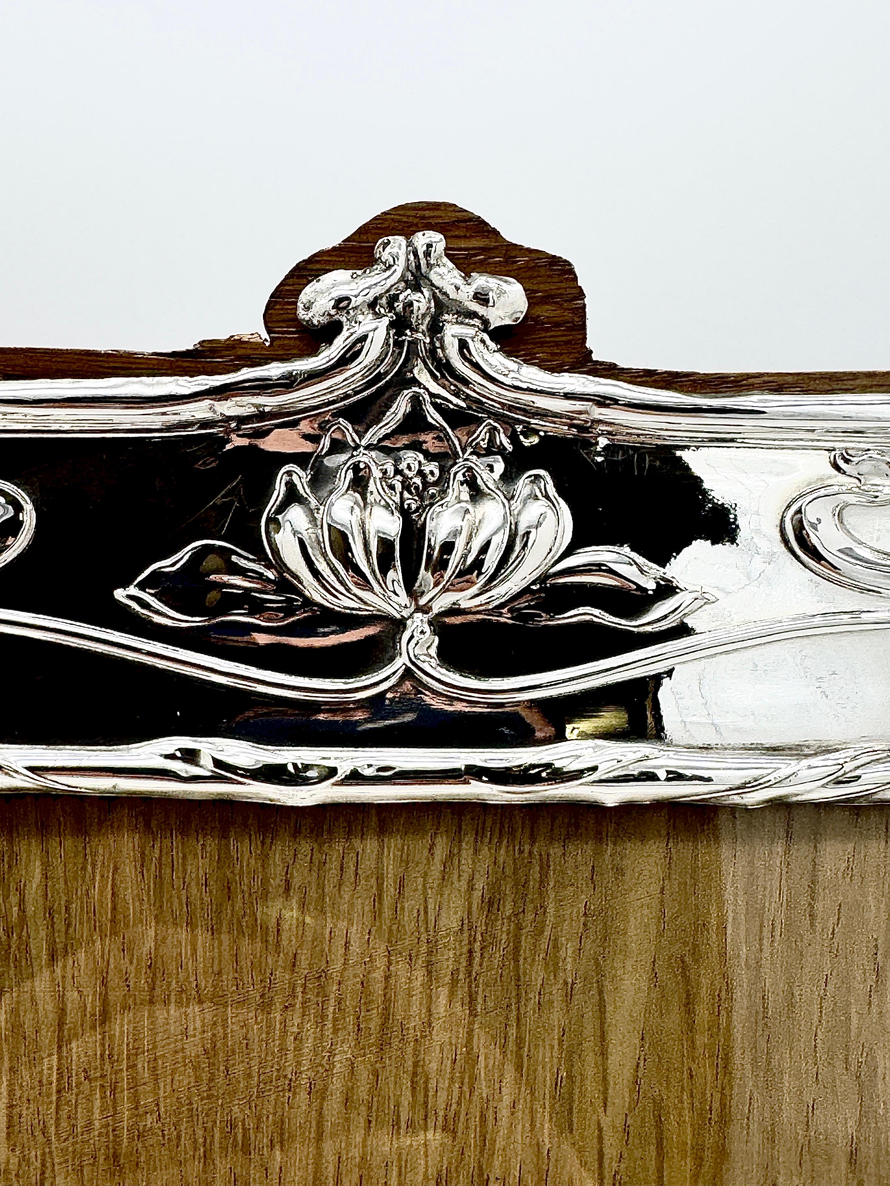 Early 20th Century Pair of Large Art Nouveau Frames For Sale