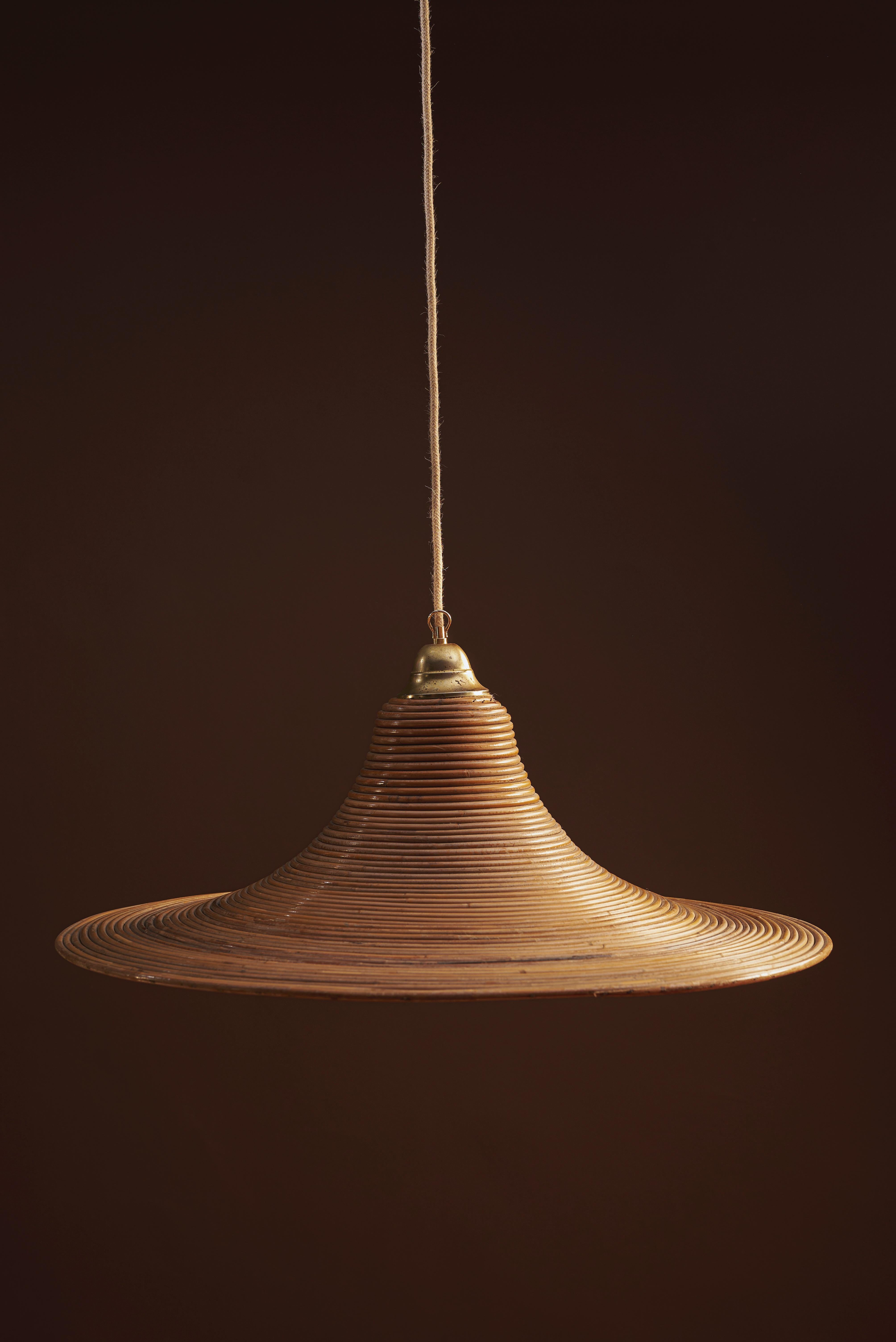 Bohémien Lampada a sospensione a cascata in bambù e rattan realizzata a mano, Italia, anni '70 in vendita