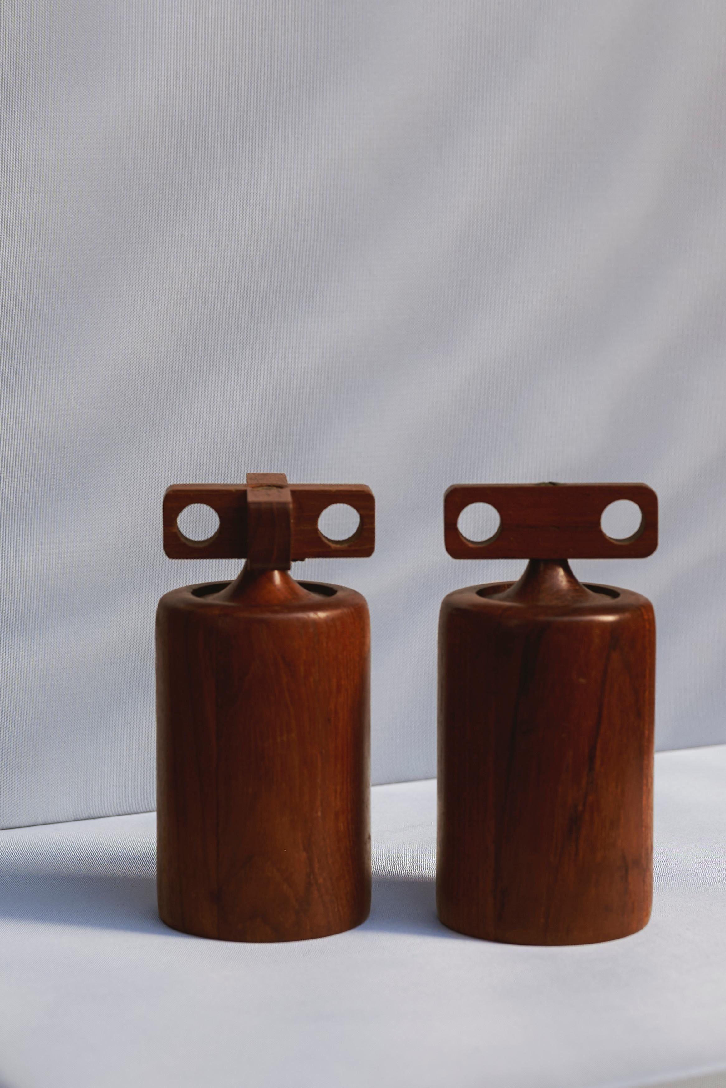 Iconico e raro set di macinini per sale e pepe di Birgith Krogh per Woodline Denmark, anni '60
Design danese di metà secolo - teak scultoreo - perfettamente funzionante

Un raro e da collezione set di macina sale e pepe disegnato da Birgith Krogh