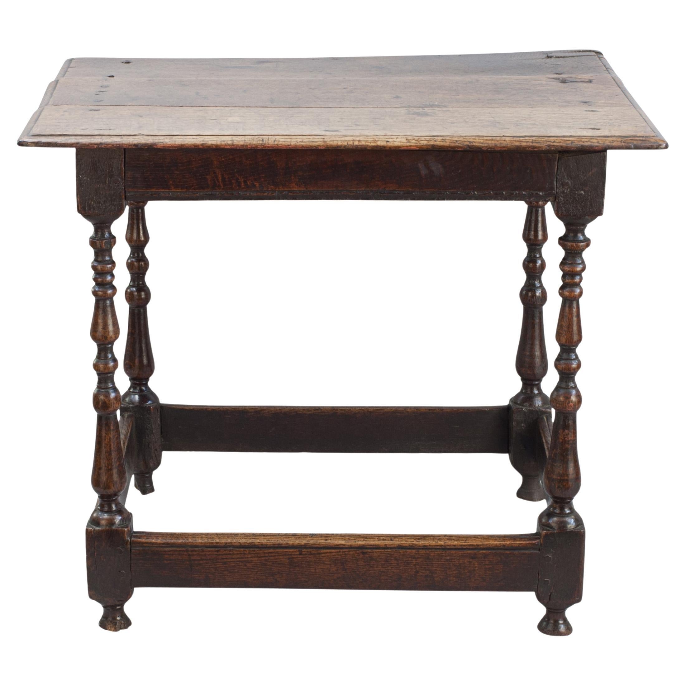 Table centrale en chêne ancien avec pieds tournés en balustre
