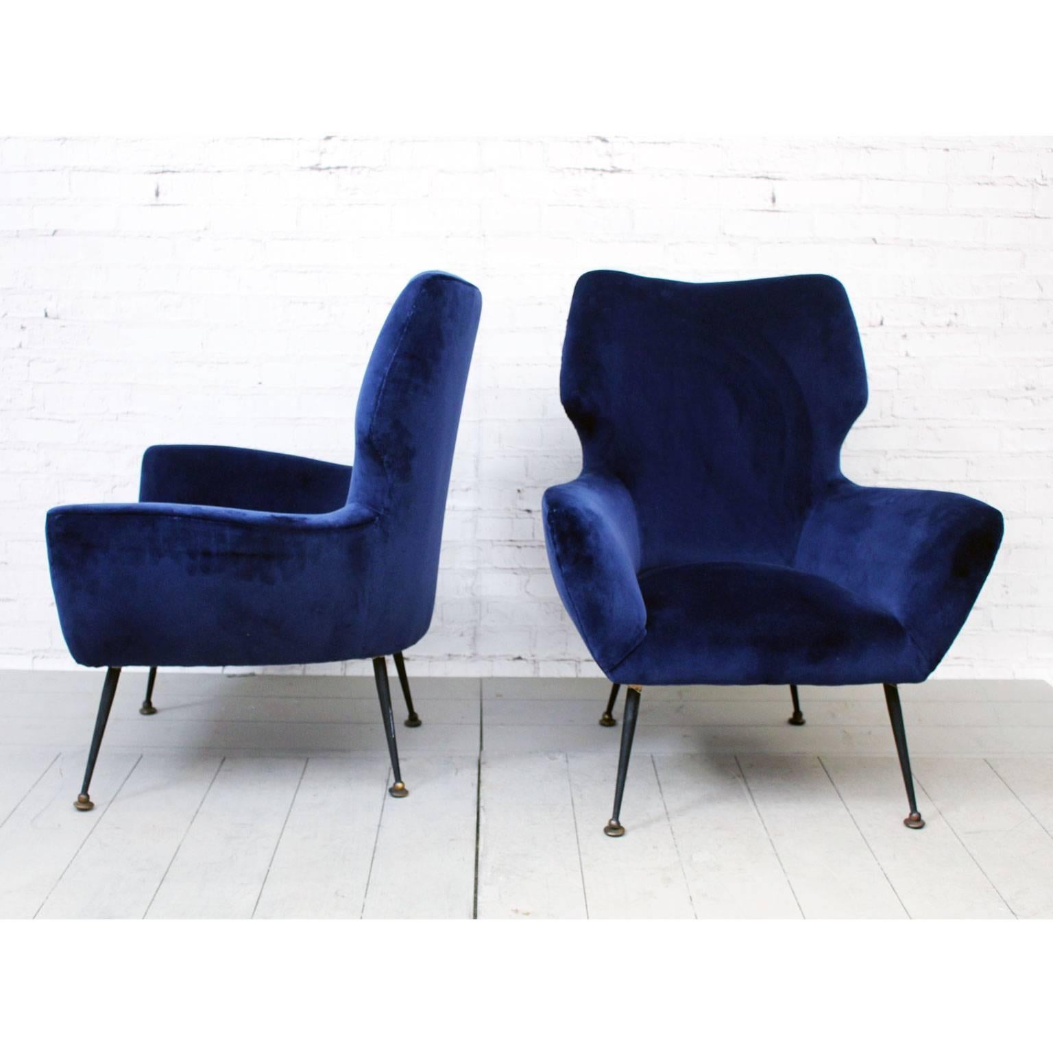Mid-Century Modern 1950s Pair of Midcentury Italian Armchairs in Blue Velvet