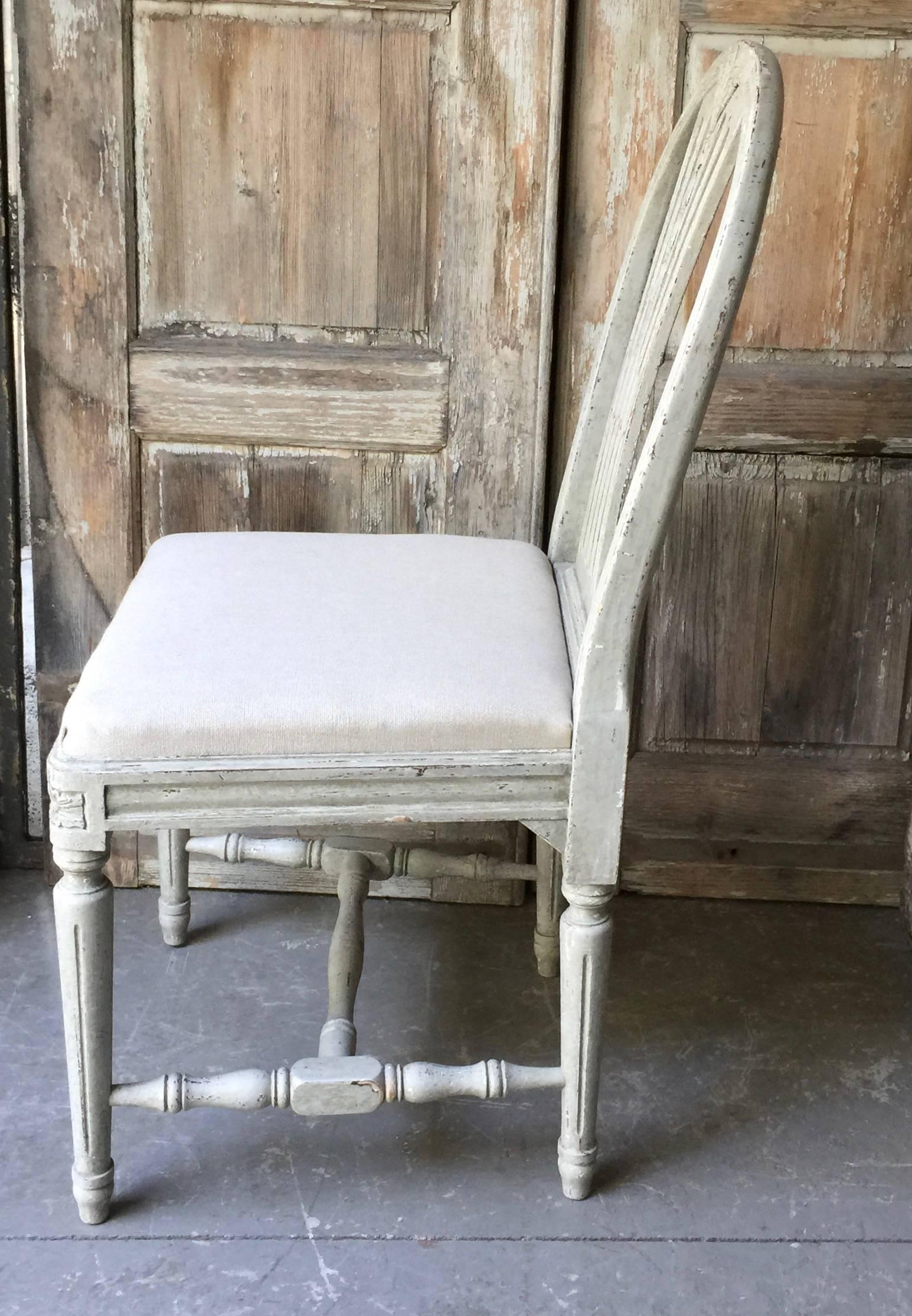 Set of Eight 19th Century Swedish Painted Wheatsheaf Dining Chairs In Good Condition In Charleston, SC