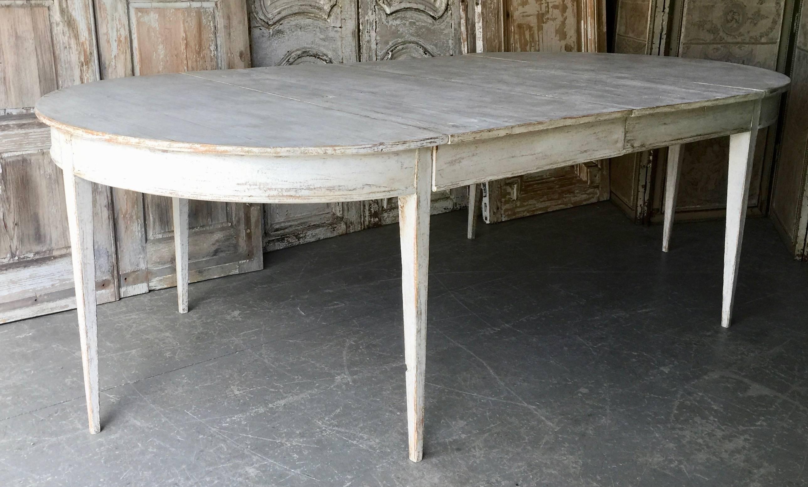 Early 19th century painted Gustavian period extending table with two original leaves and tapered legs. A practical piece that can be used as round table or extended with one or two leaves up to 93.75 long,
Stockholm, Sweden, circa