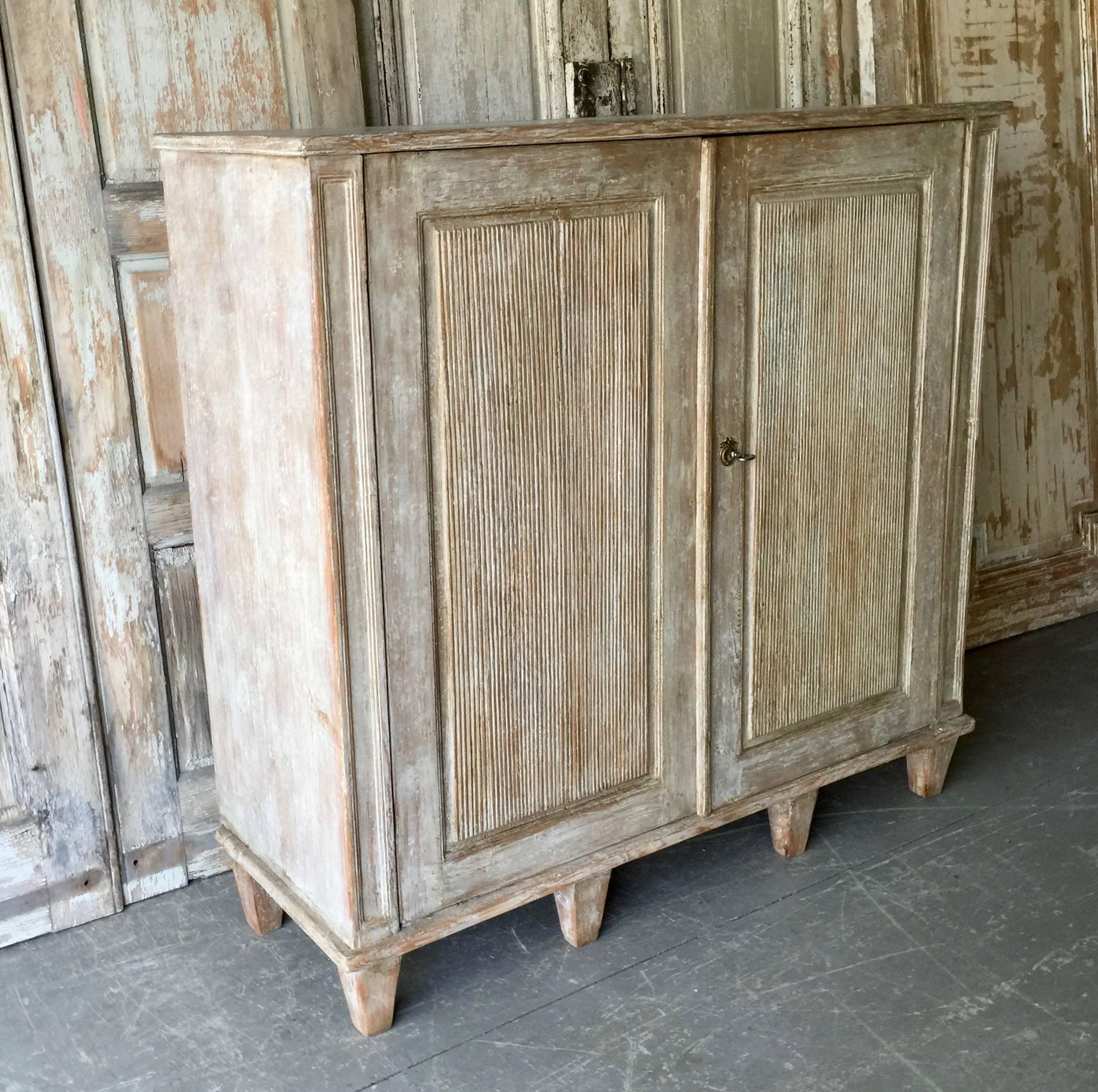 An elegant Gustavian period sideboard with beautifully carved, receded and panelled door fronts all in worn cream or white paint finish.
Värmland, Sweden, circa 1810-1820
More than ever, we selected the best, the rarest, the unusual, the