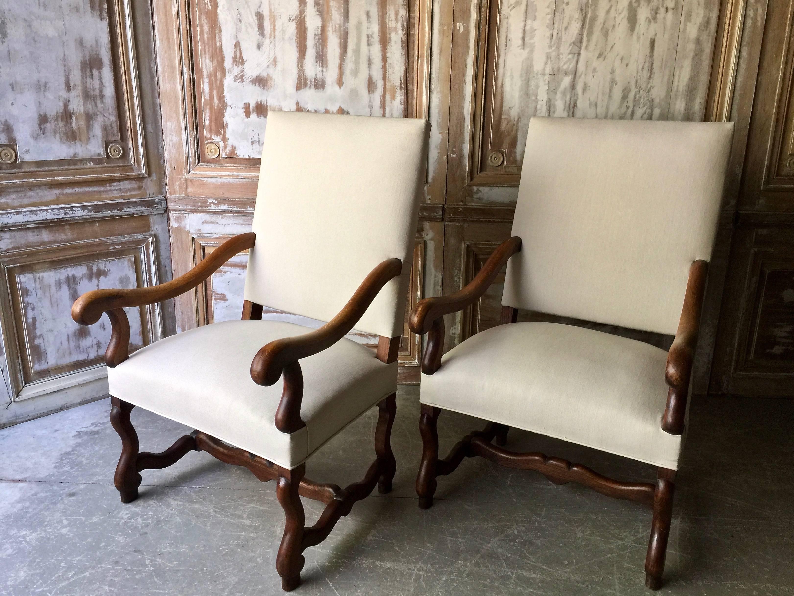 Pair of French Louis XIV Style Armchair In Excellent Condition In Charleston, SC