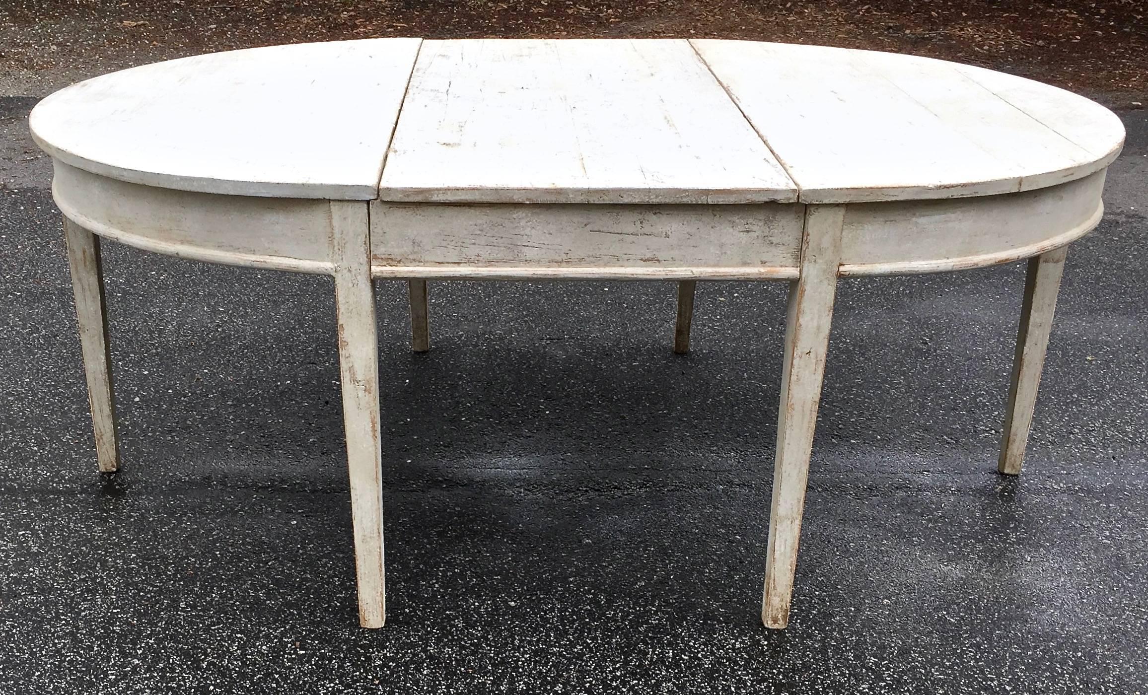 19th Century Swedish Period Gustavian Extending Table In Good Condition In Charleston, SC