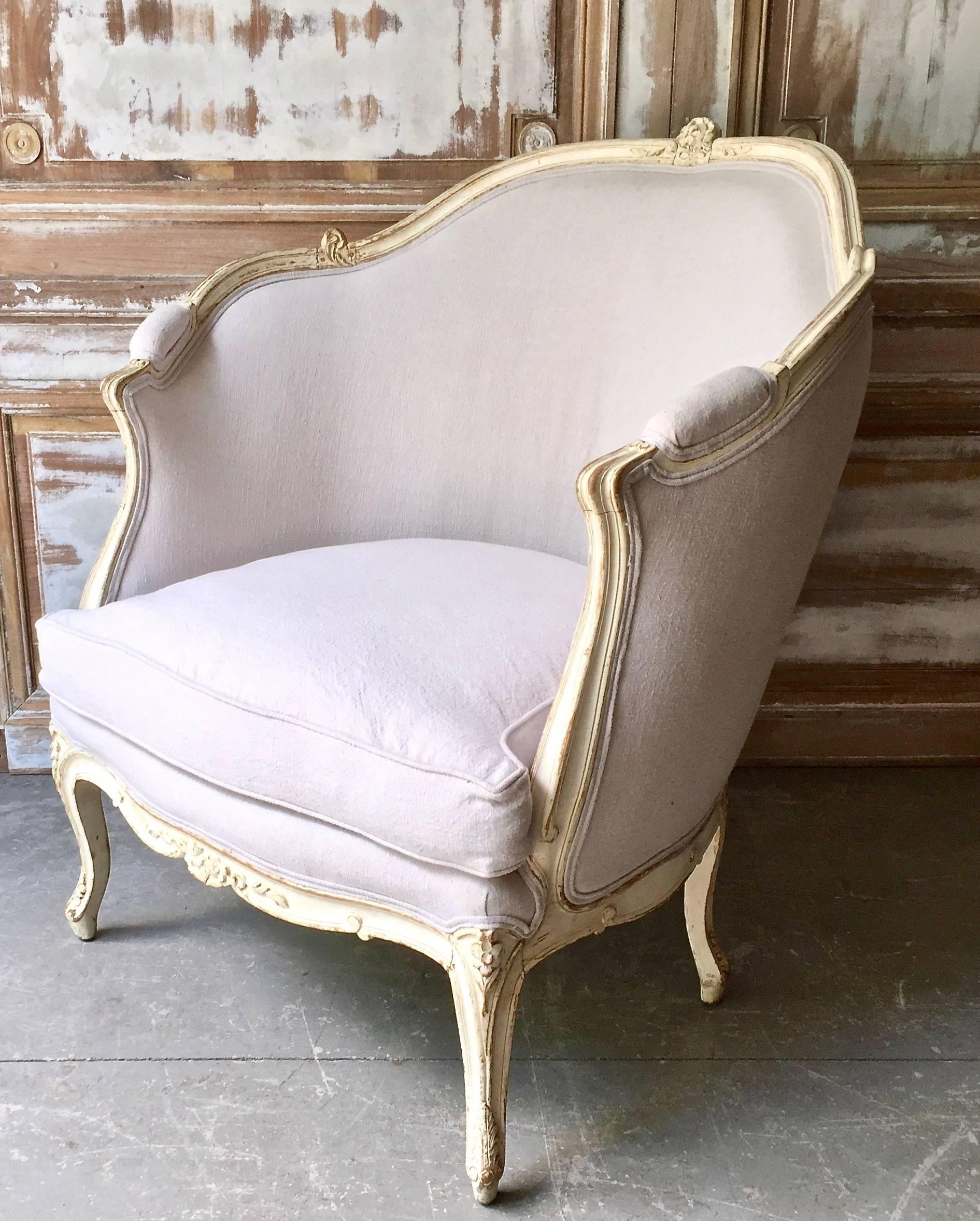 19th century French very wide and rare Bergère, Louis XV style, called Marquise or Demi Canapé with coved back which sweep without a break in to the armrests. Richly carved back and seat rails on elecant cabriole legs with flower
