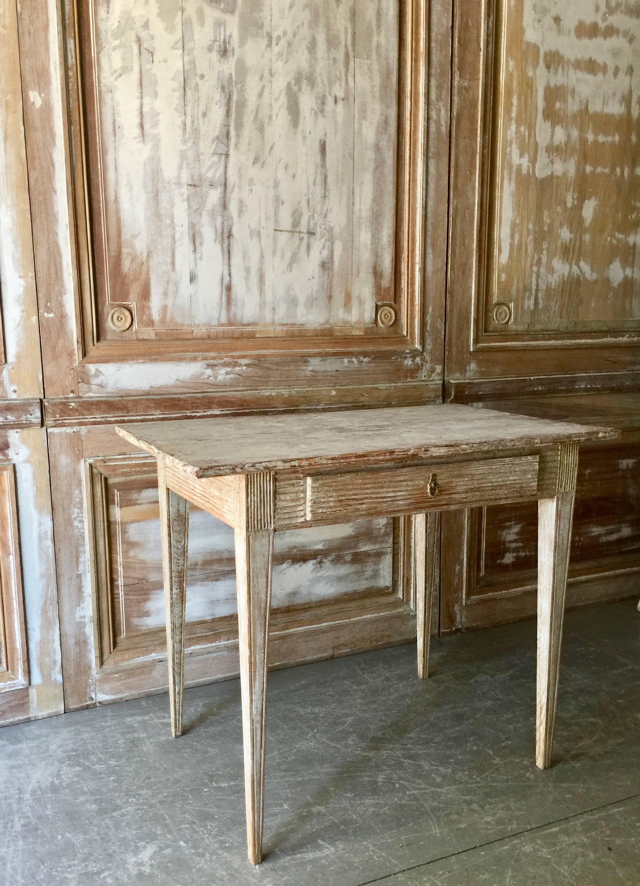 Adorable Swedish period Gustavian table with one drawer and horizontal fluting on front frieze and corner blocks. A lovely piece.
Stockholm, Sweden, circa 1800-1810.
Surprising pieces and objects, authentic, decorative and rare items. Discover