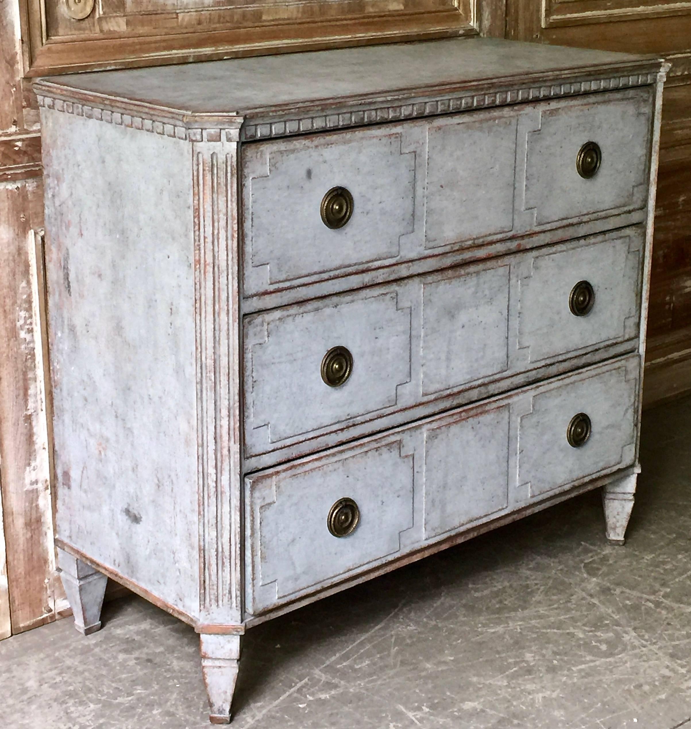 Handsome Swedish Gustavian chest of three drawers with raised panel drawer fronts, canted corners and dentil moldings under the shaped top, Sweden, circa 1850.
 