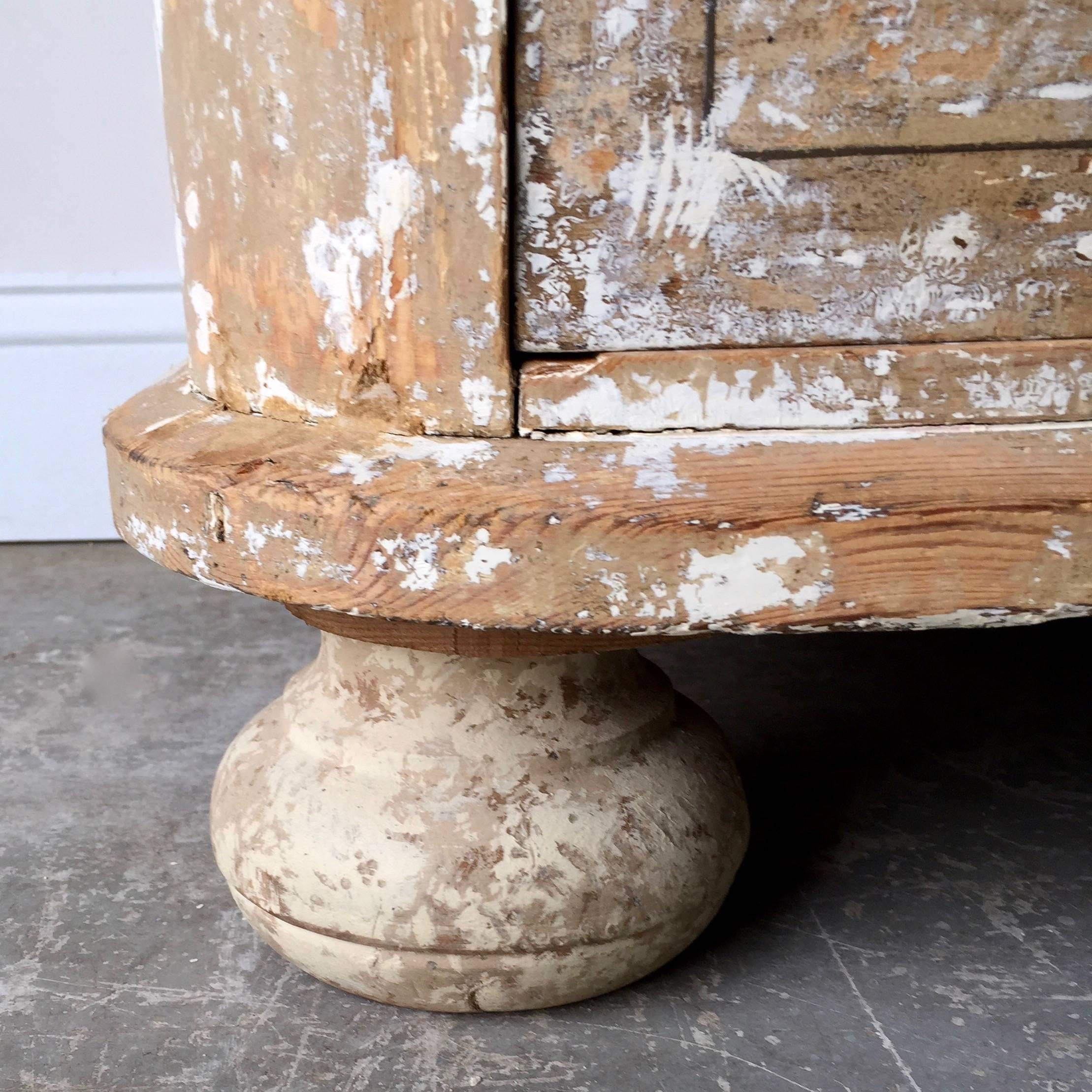 18th Century Serpentine Front Chest of Drawers 1