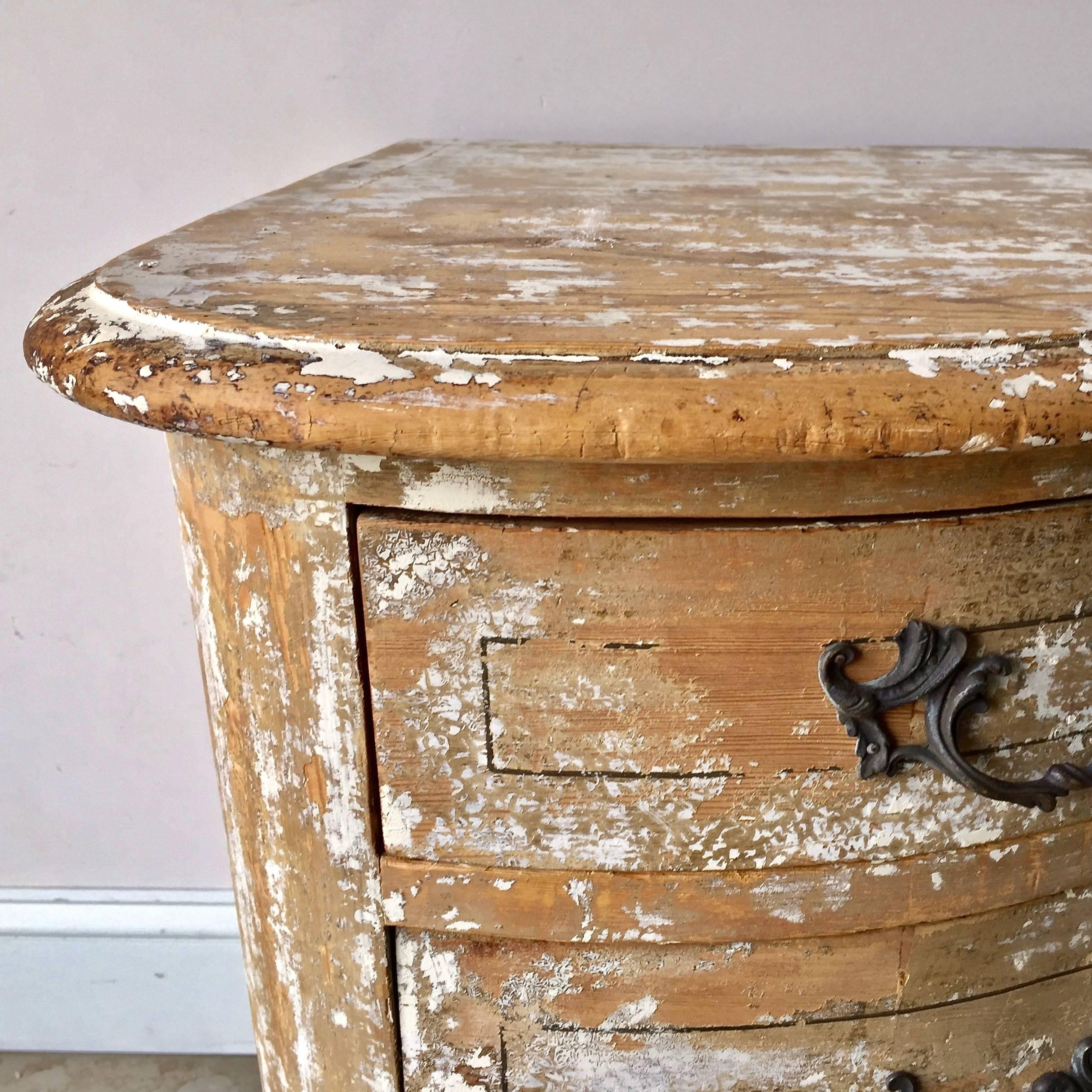 French 18th Century Serpentine Front Chest of Drawers