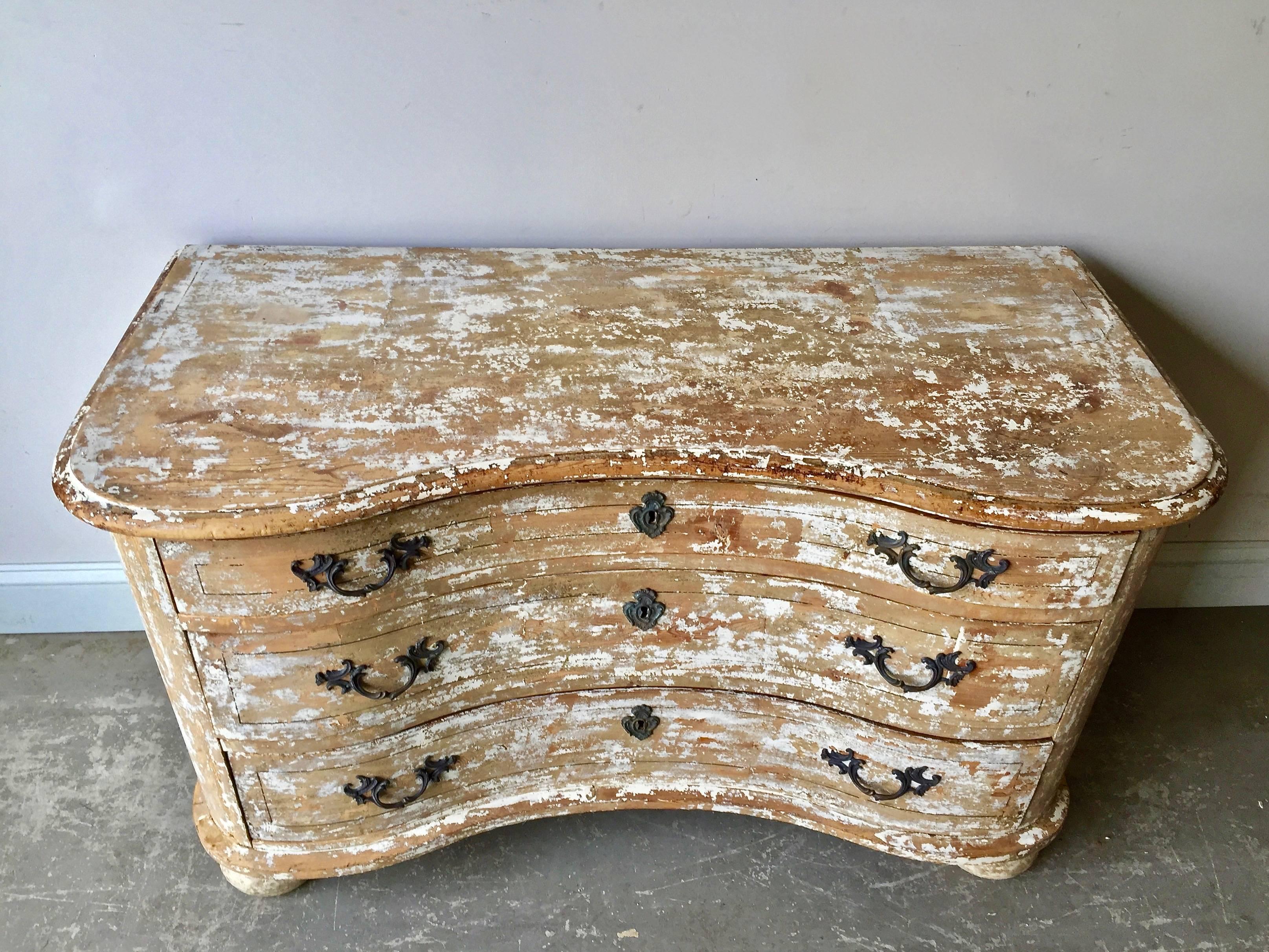 serpentine front chest of drawers