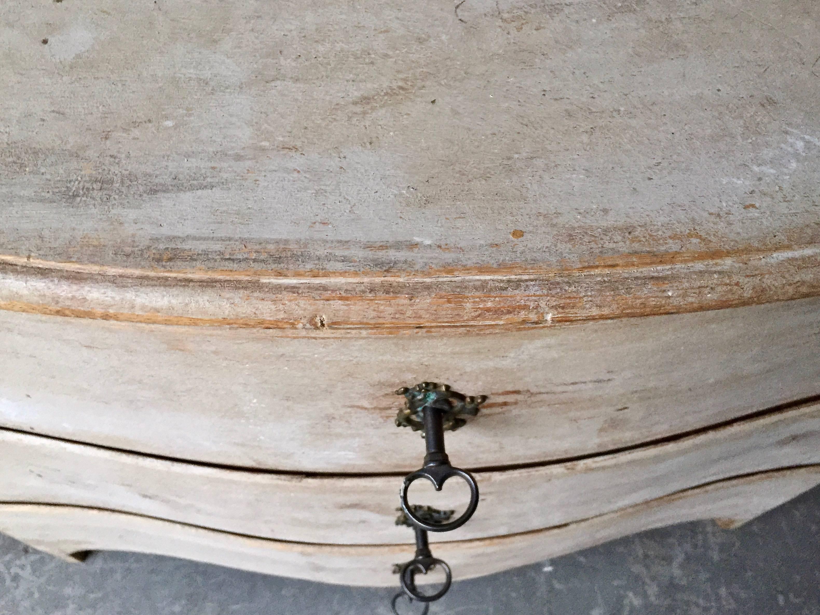 18th Century Swedish Period Rococo Chest of Drawers In Good Condition In Charleston, SC