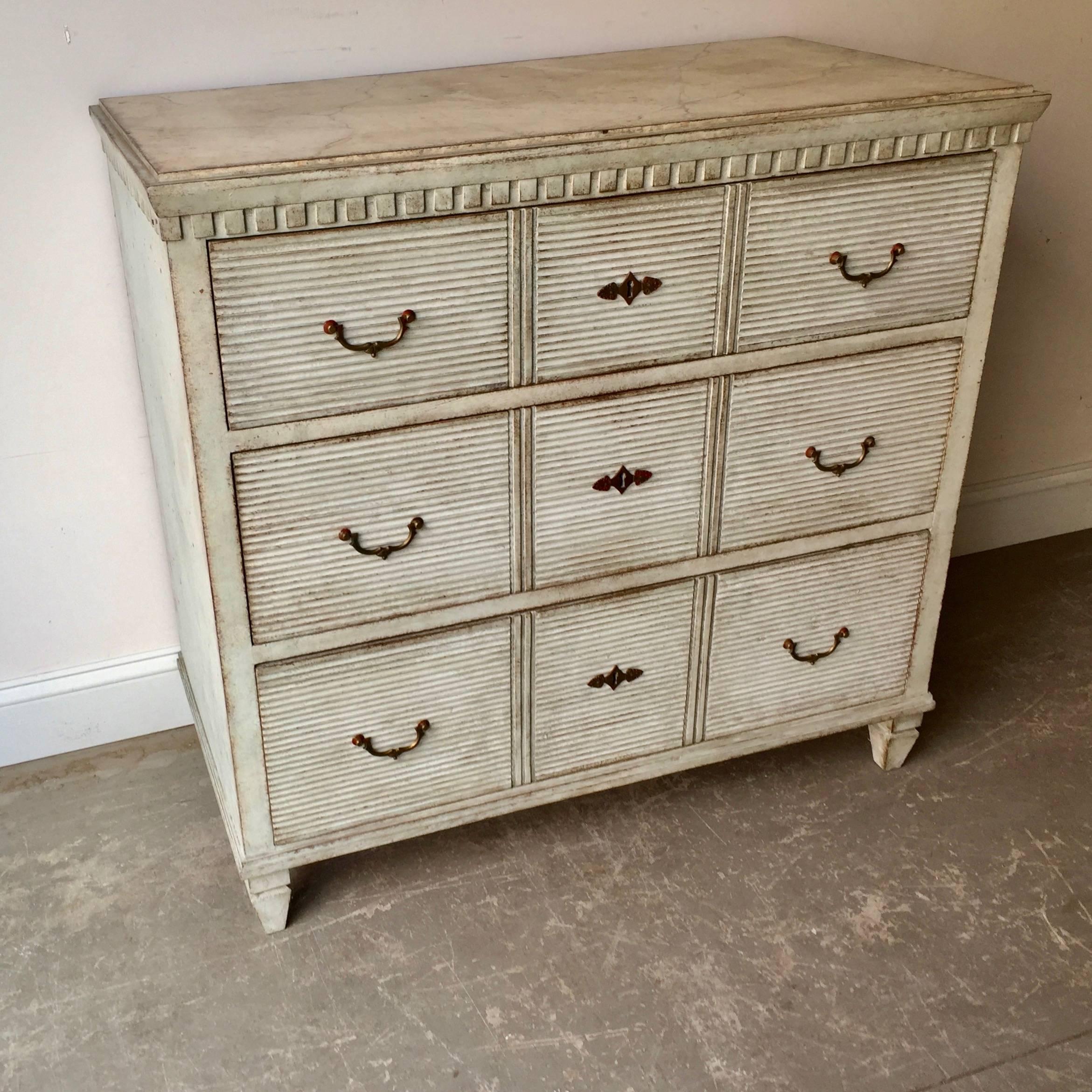 Gustavian Period Chest of drawers, Sweden circa 1810,  with three raised reeded panels on each of its drawer fronts.  Dentil molding under the shaped top . Original brass hardware.
Here are few examples … surprising pieces and objects, authentic,