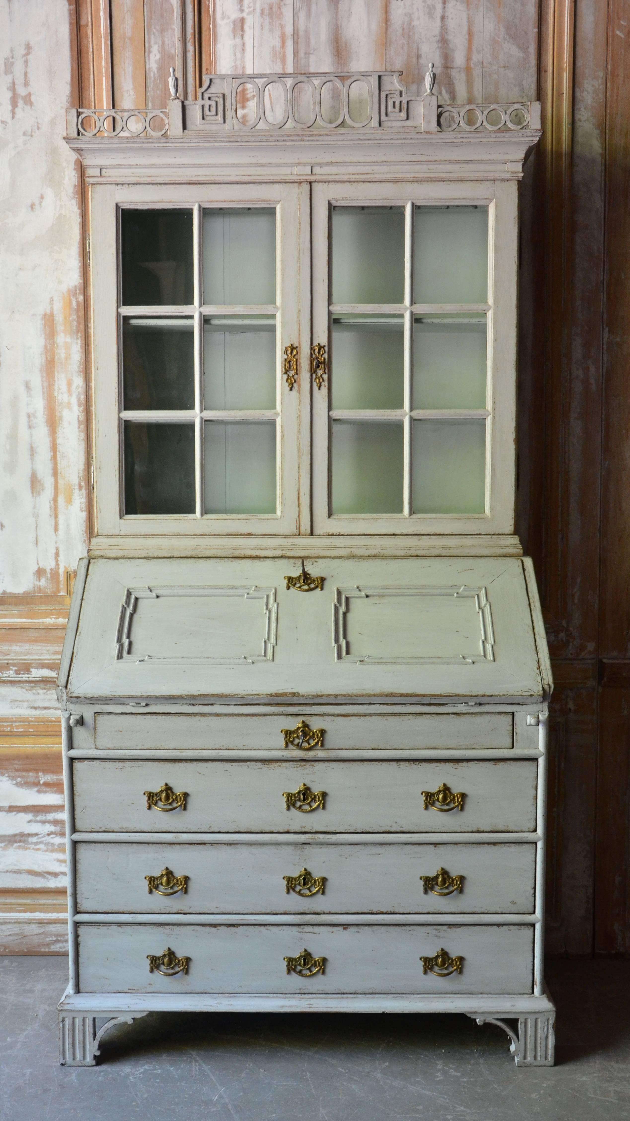 Very fine example of 18th century period Gustavian secretaire with richly carved balcony pediment cornice and vitrine original glass bookcase, fall front desk with multiple small compartments over a Classic three-drawer bureau on beautifully shaped