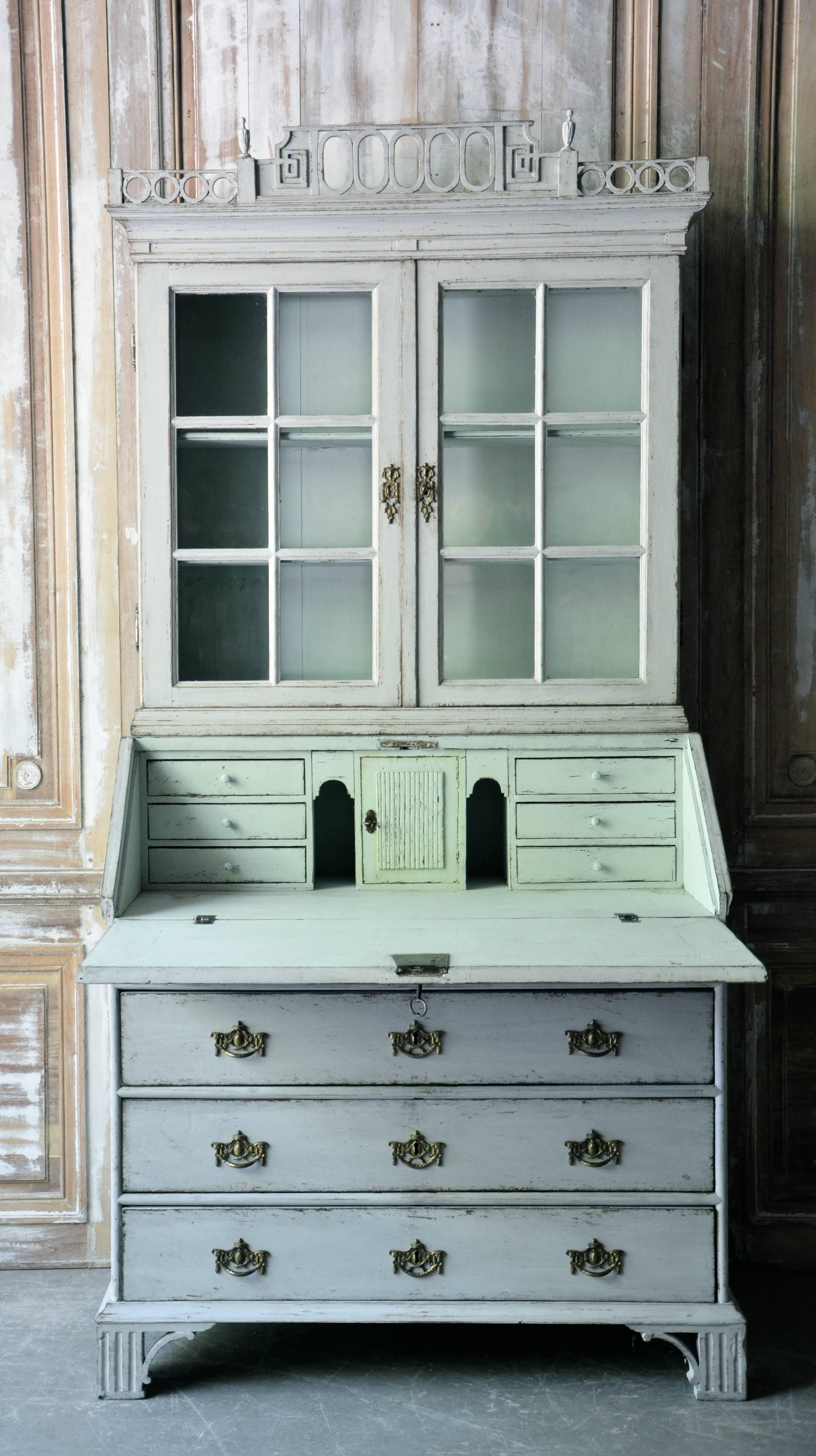 18th Century Swedish Gustavian Period Secretaire In Good Condition In Charleston, SC