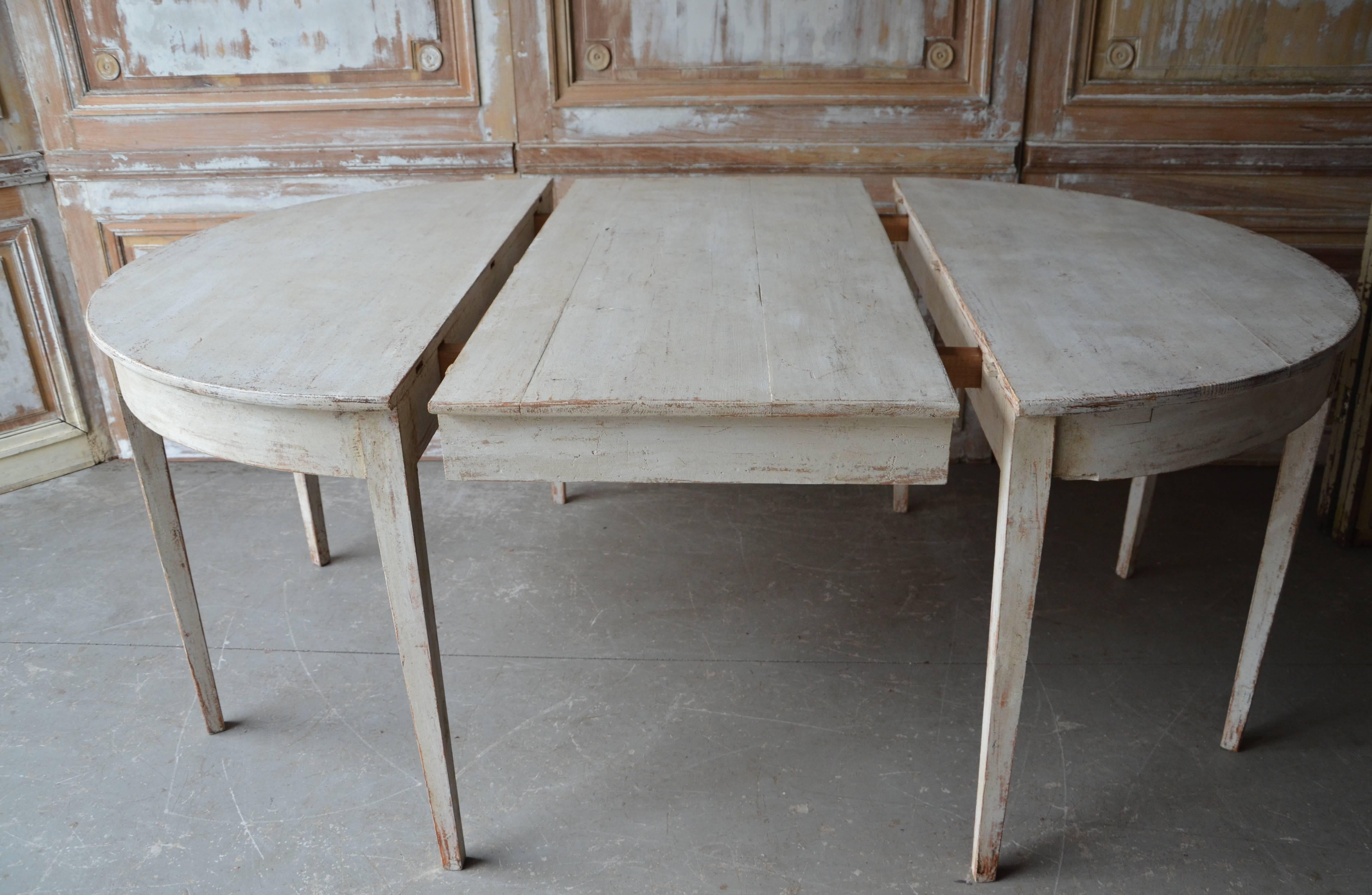 Swedish Gustavian Extending Table In Good Condition In Charleston, SC