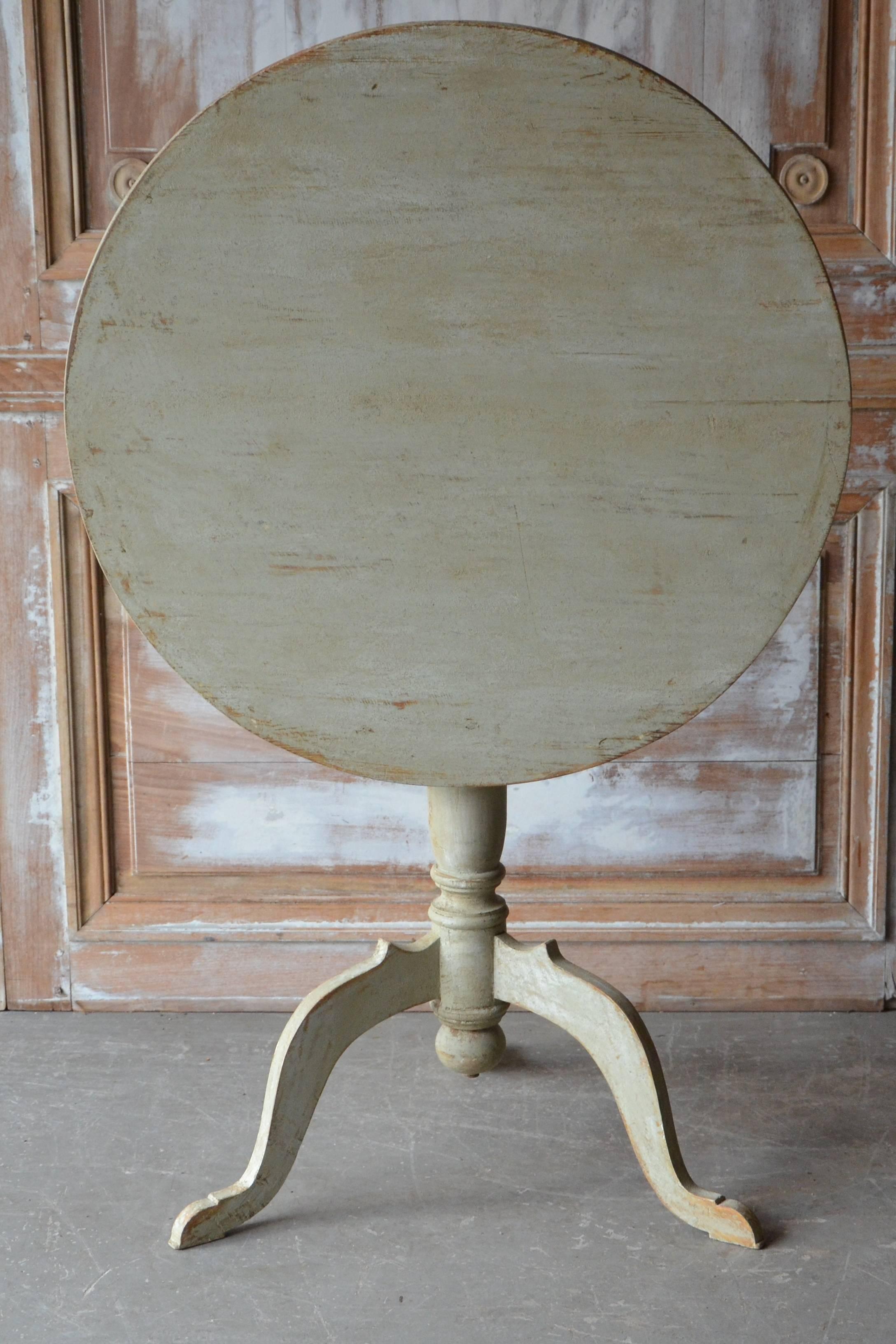 19th Century Swedish Pedestal Table In Good Condition In Charleston, SC