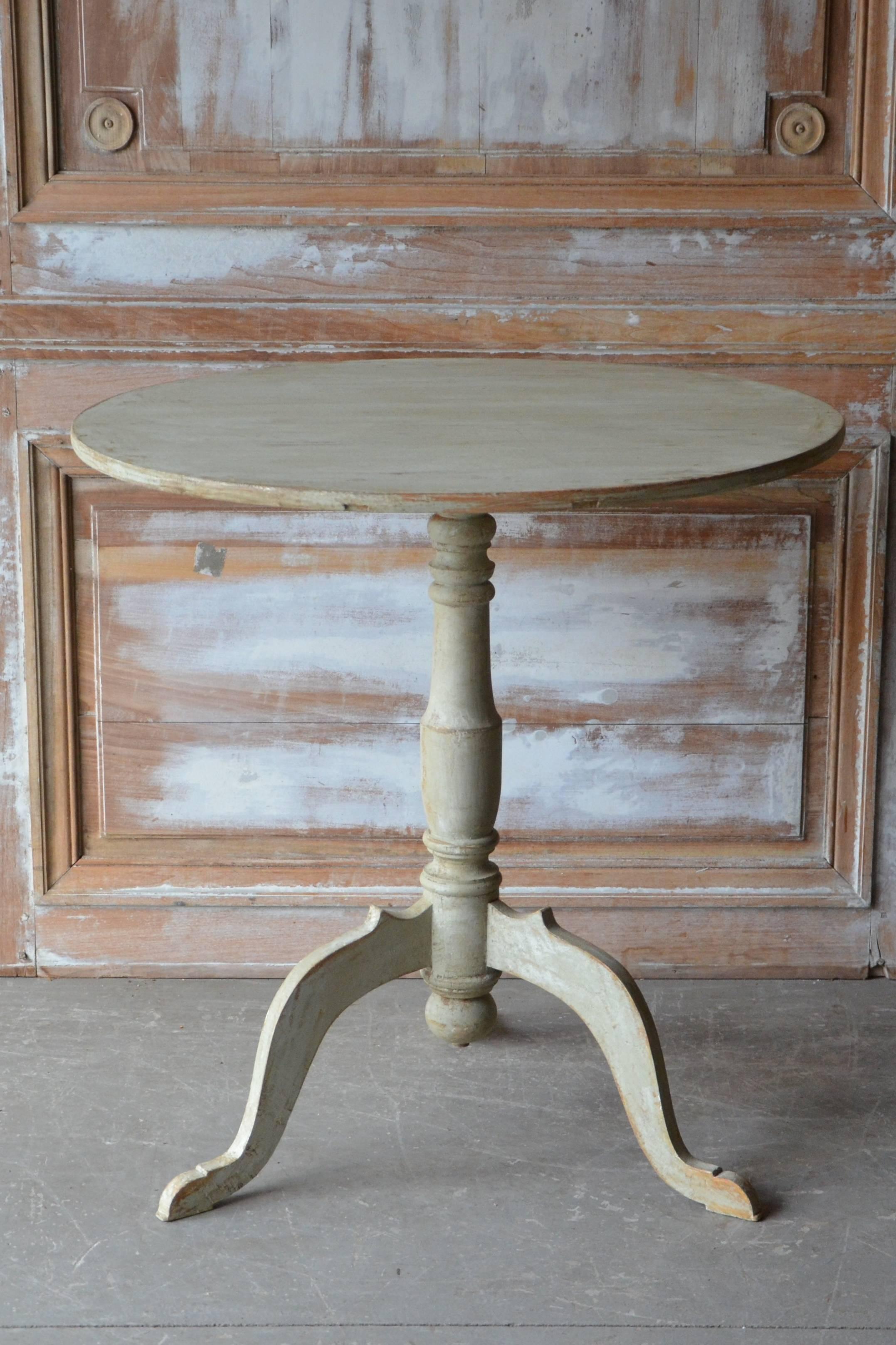 A round tilt top pedestal table with turned base supported by beautifully carved legs. Scrape back to traces of its original color.
Småland, Sweden circa 1830-1840