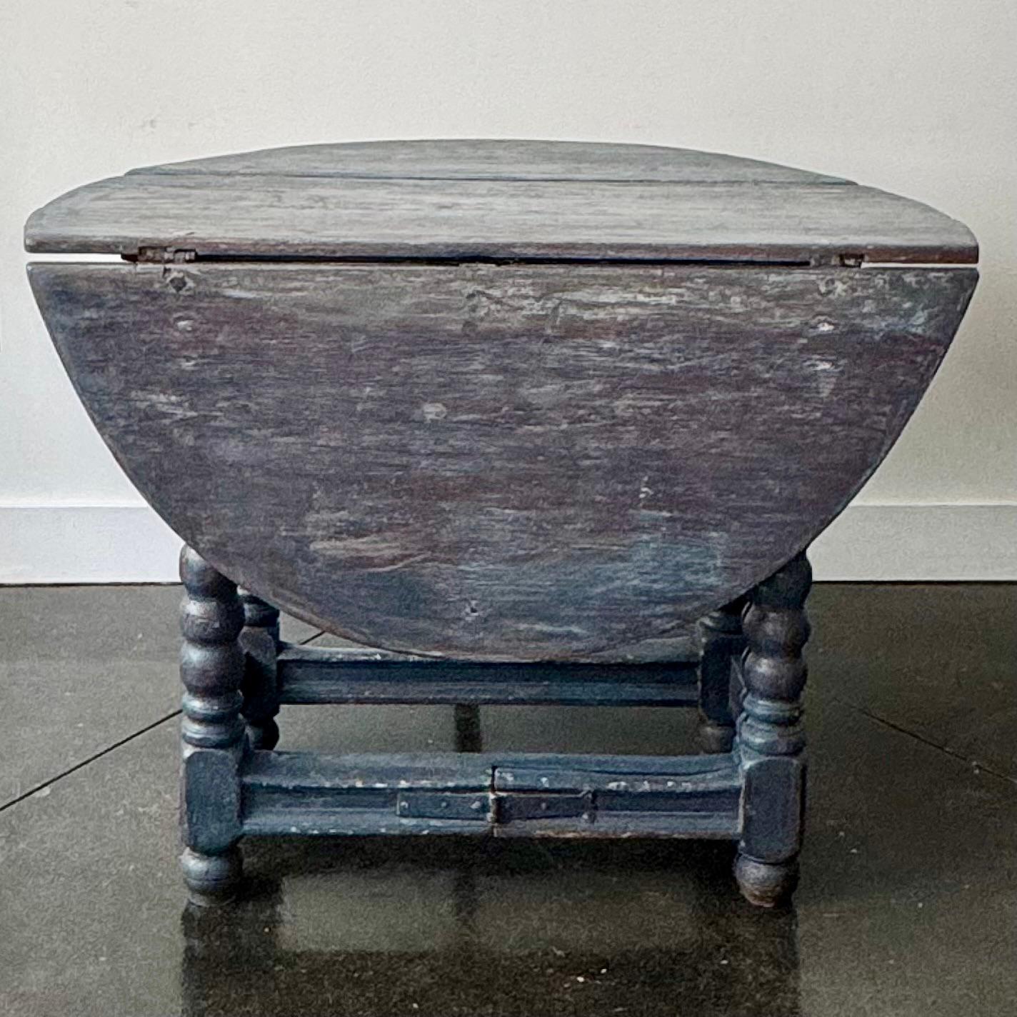 18th Century Swedish Baroque Drop Leaf Table For Sale 3