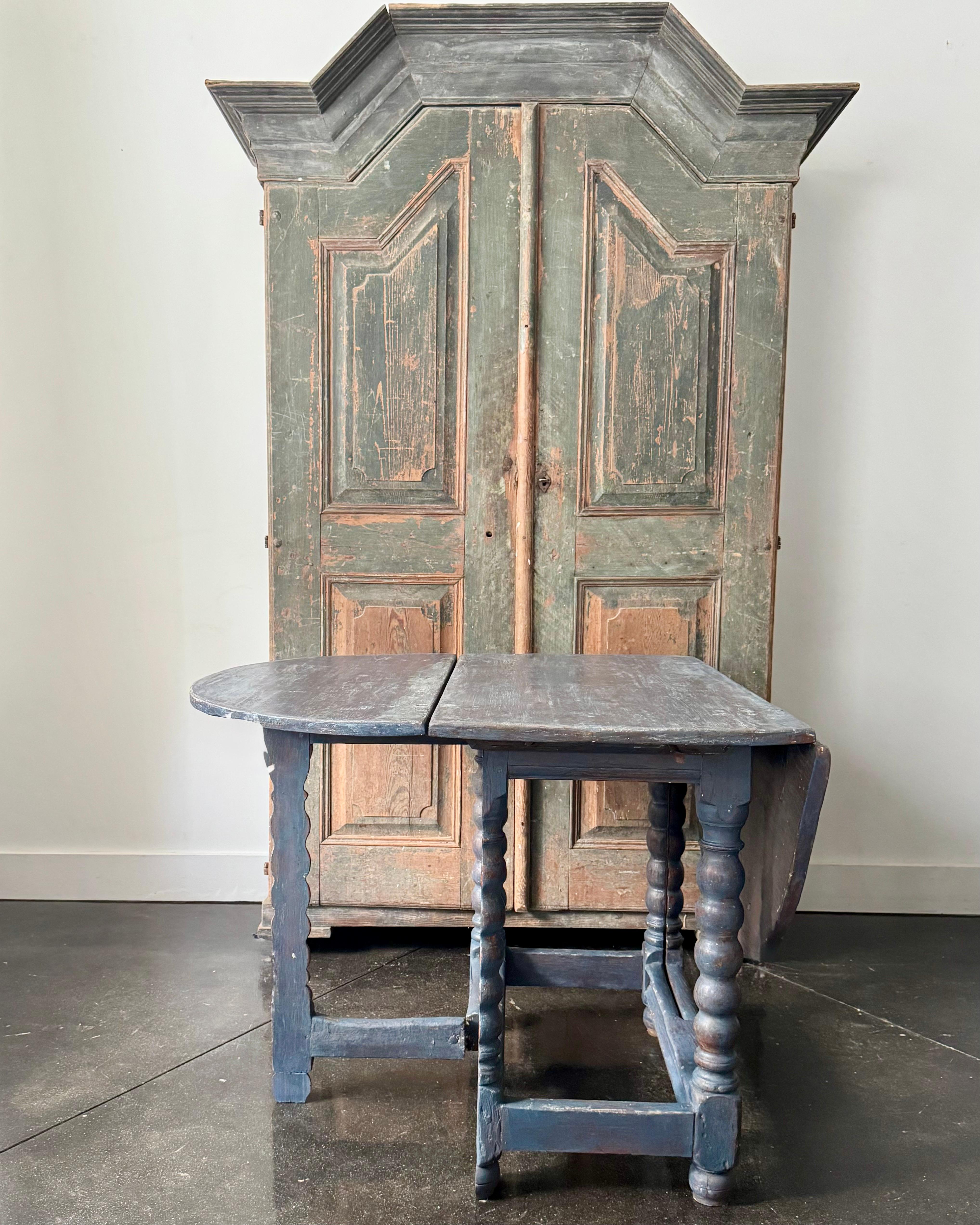 18th Century Swedish Baroque Drop Leaf Table For Sale 1