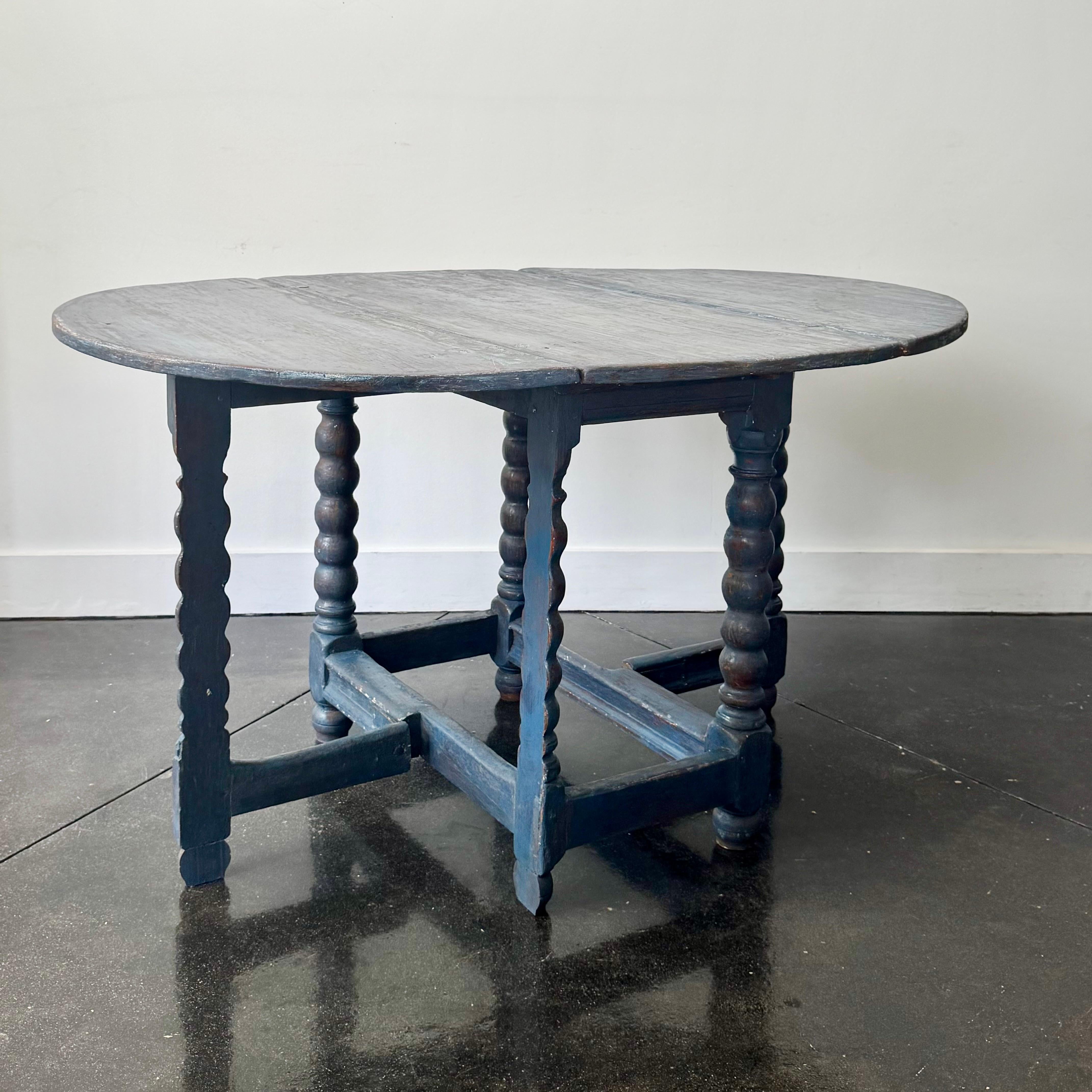 18th Century Swedish Baroque Drop Leaf Table For Sale 4