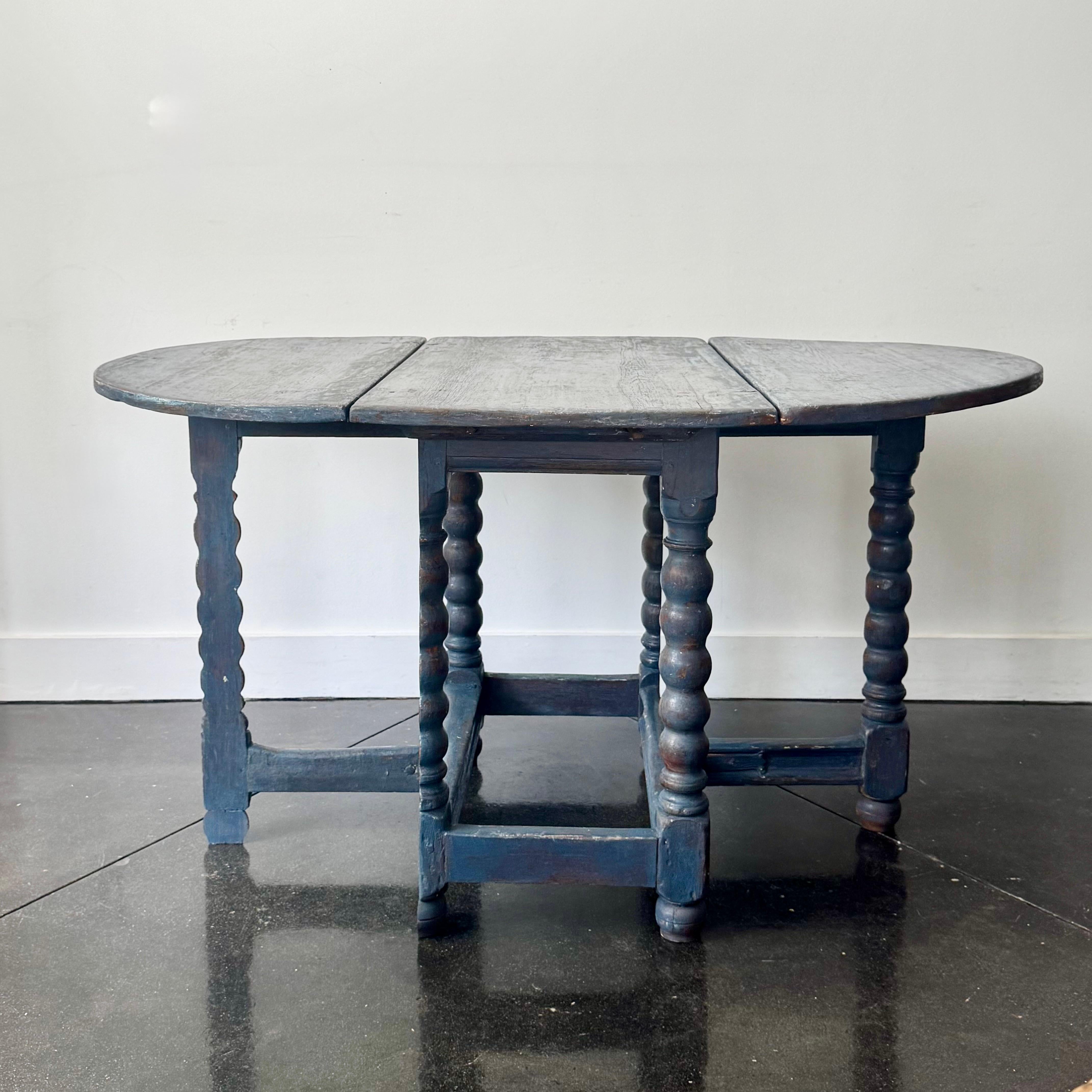 18th Century Swedish Baroque Drop Leaf Table For Sale 6