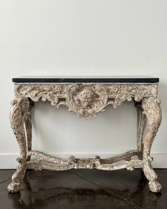 Consola del siglo XIX, estilo Luis XV, con tallas muy elaboradas