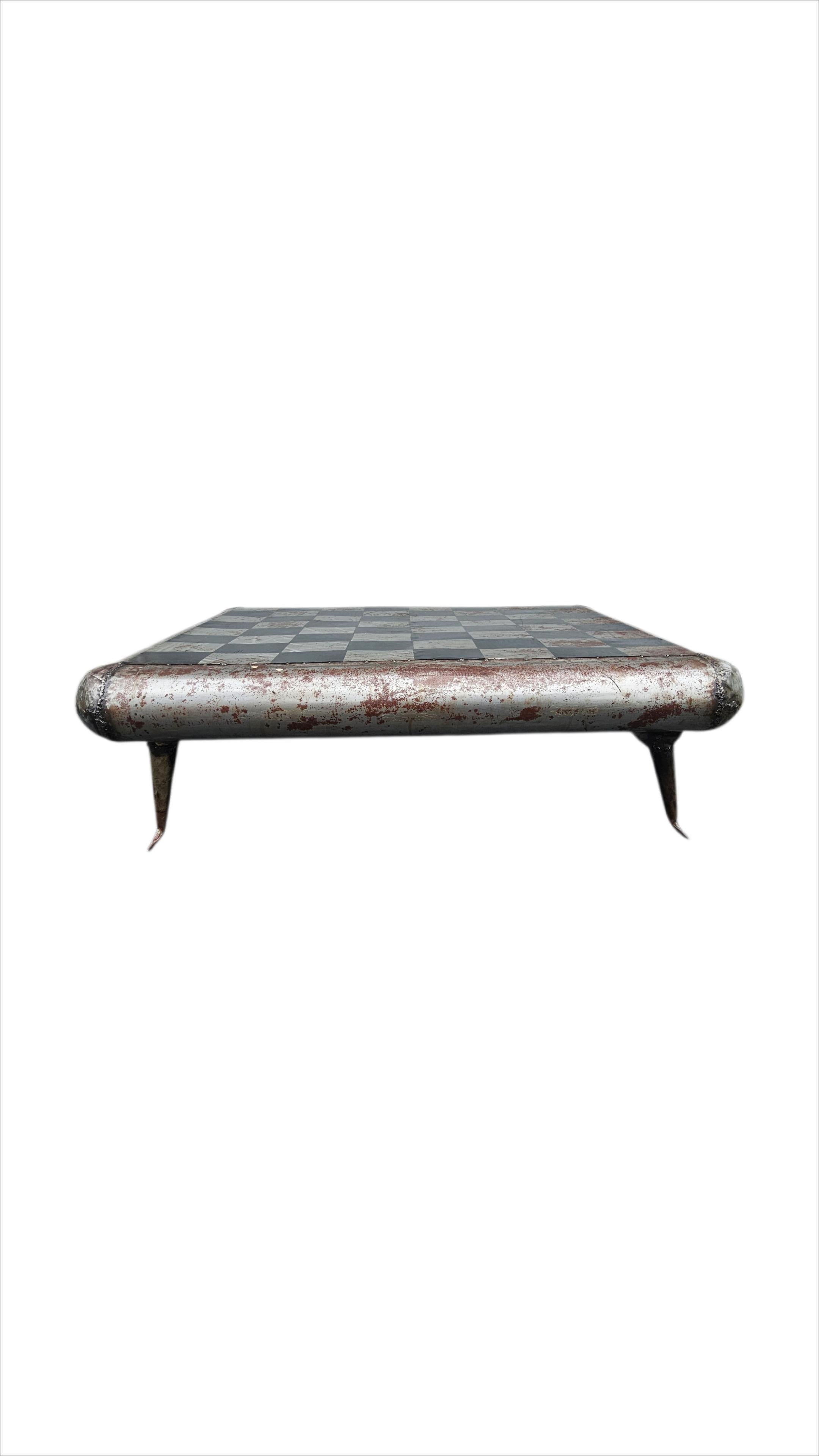 Fait main Table basse Chess de Hamed Ouattara Burkinabe, b. 1971 en vente