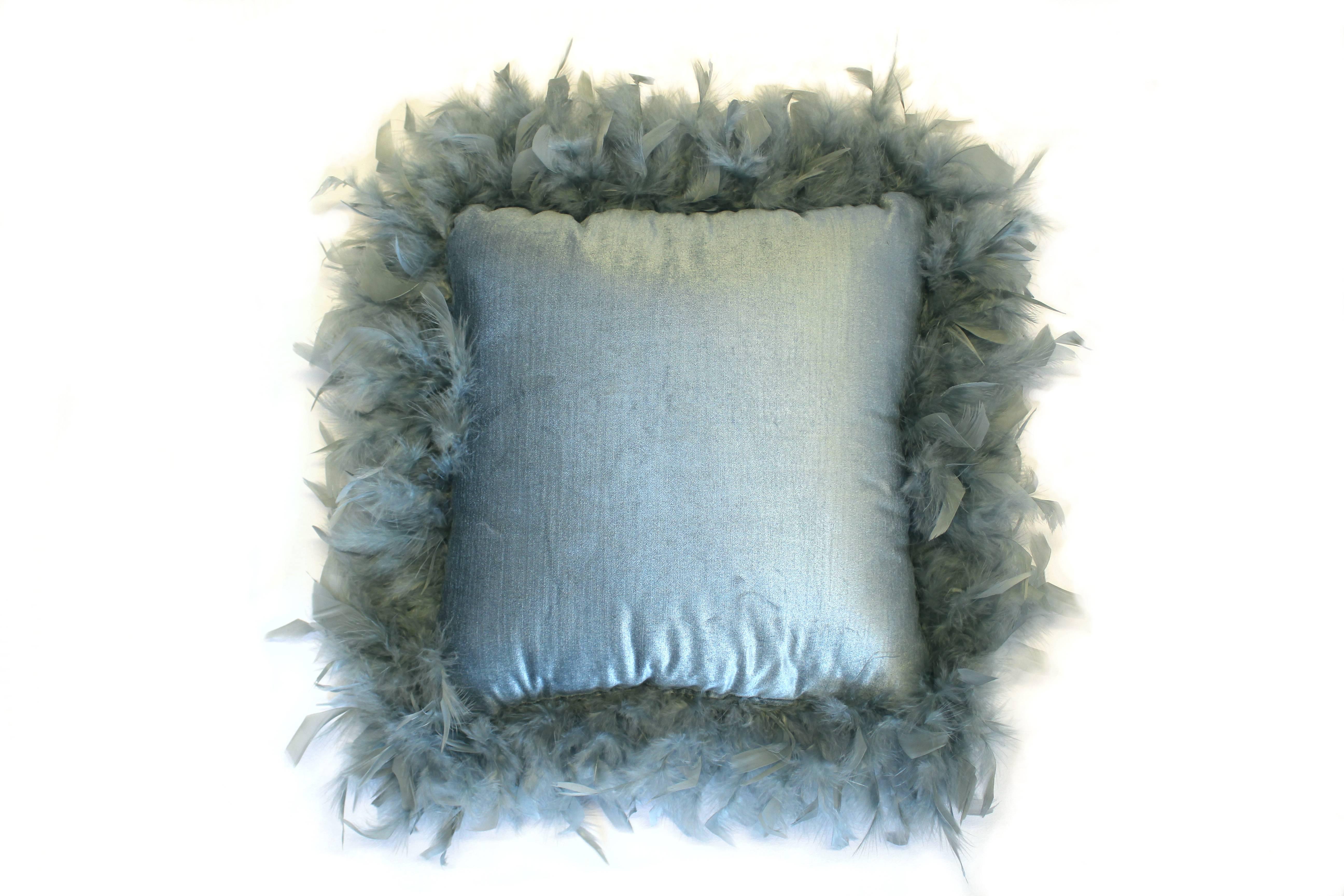 This pillow is a piece of art bei the award winning artist Claudia Fauth. It's handmade with printet fabric and feathers. Measurements: 19.69 x 19.69 in ( 50 x 50 cm )