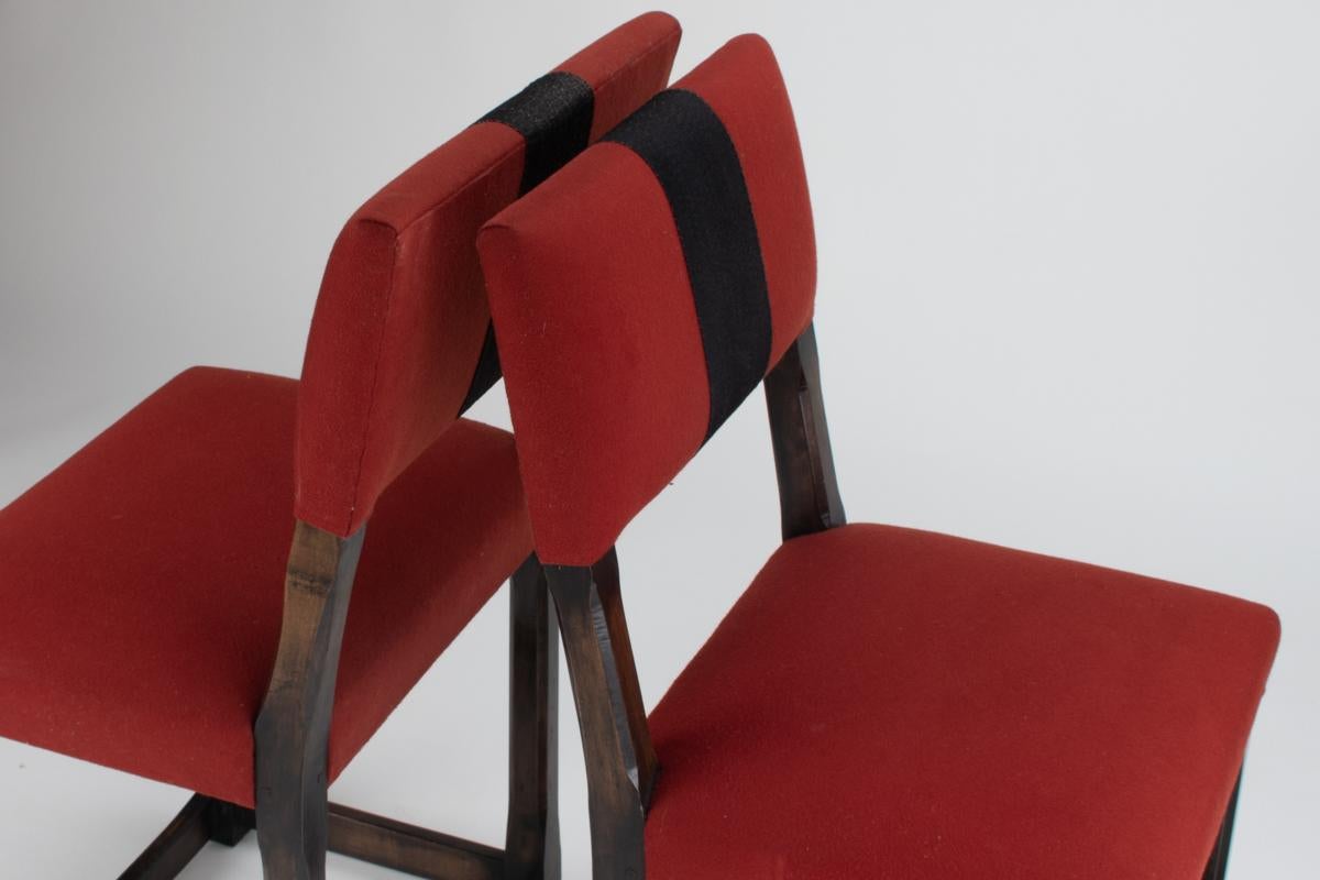 Ensemble de 3 chaises d'appoint en bois dur et baize rouge, par Anouska Hempel en vente 2