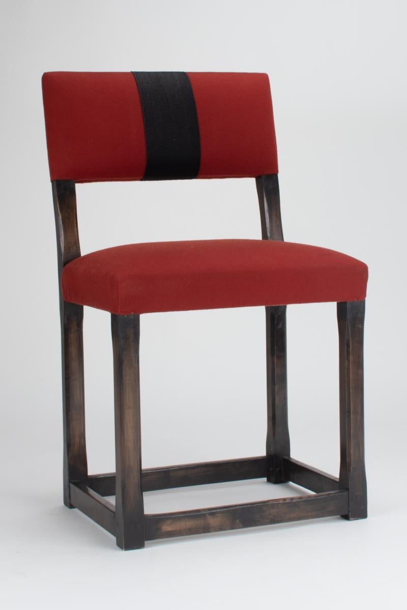 Ensemble de 3 chaises d'appoint en bois dur et baize rouge, par Anouska Hempel en vente 5