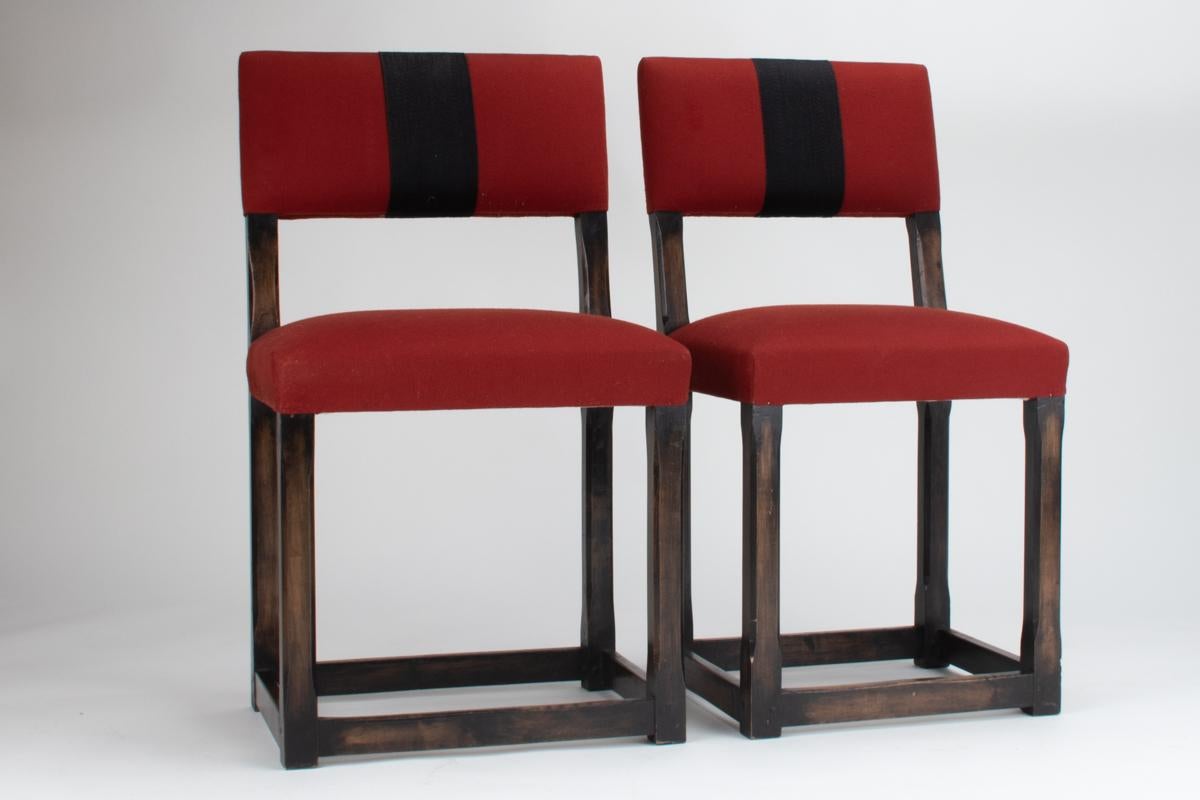 Ensemble de 3 chaises d'appoint en bois dur et baize rouge, par Anouska Hempel en vente 6