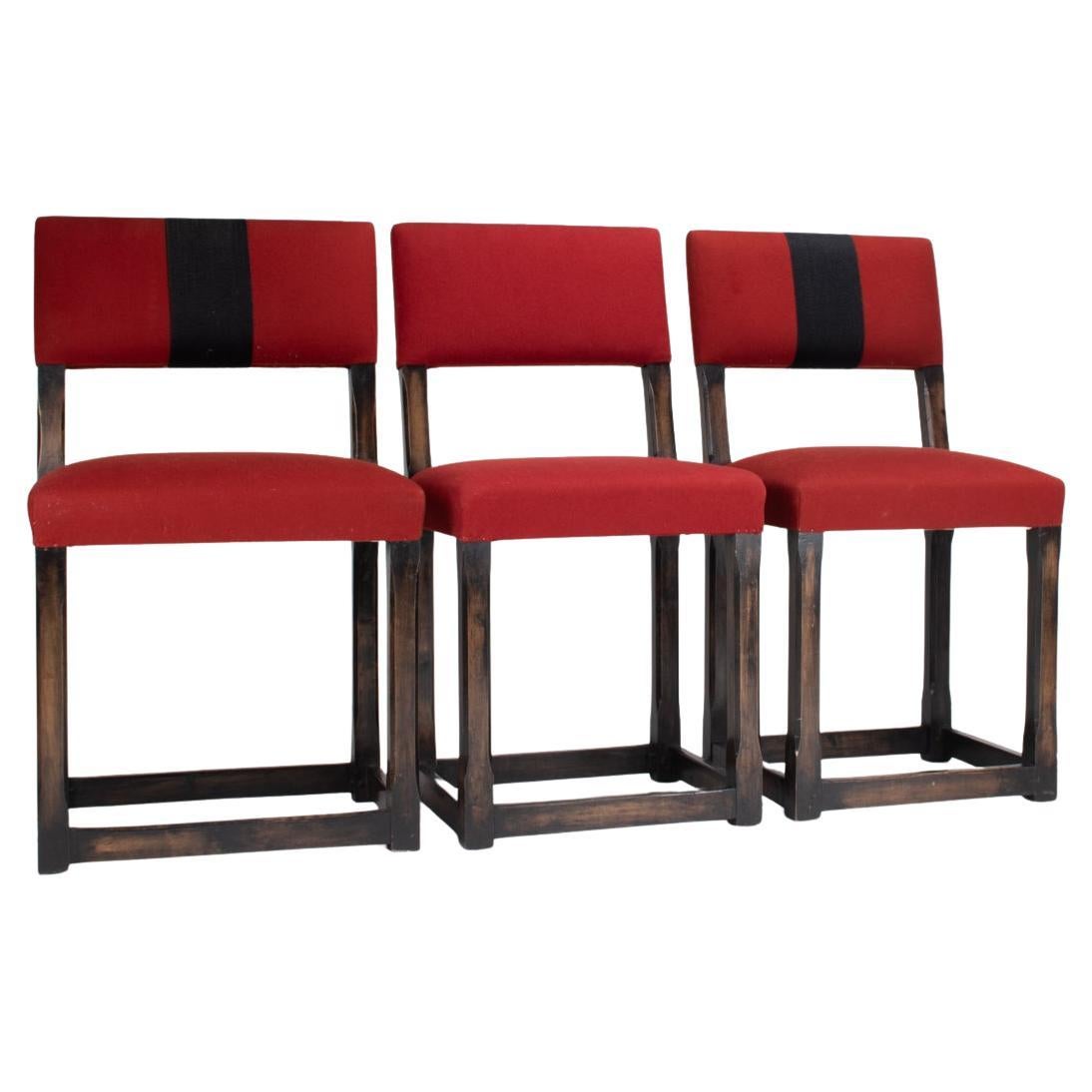 Anglais Ensemble de 3 chaises d'appoint en bois dur et baize rouge, par Anouska Hempel en vente