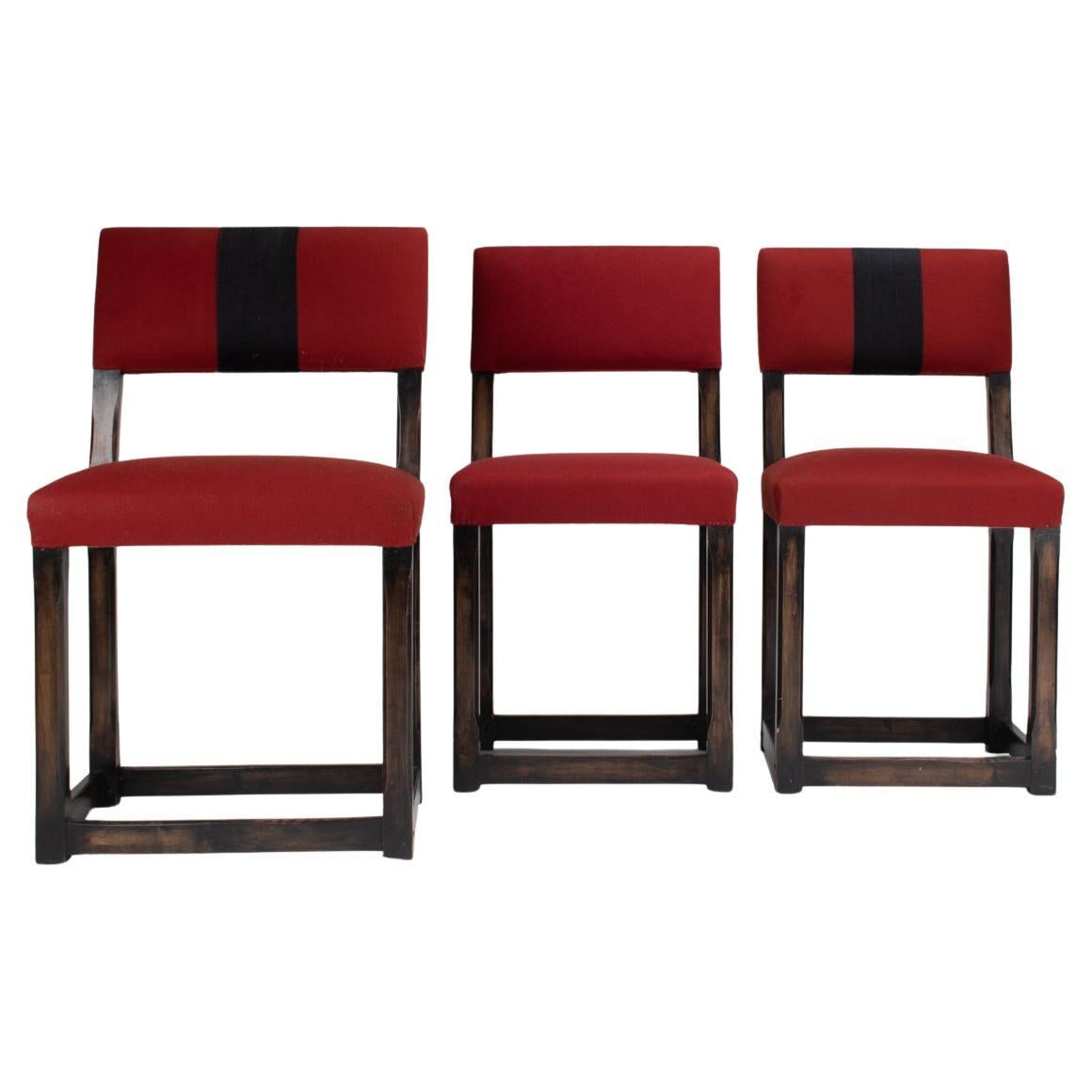 Ensemble de 3 chaises d'appoint en bois dur et baize rouge, par Anouska Hempel en vente