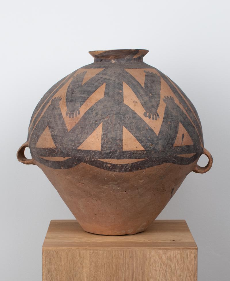 Primitivo Grande vaso cinese in terracotta del Neolitico Ca. III  millennio A.I.C. in vendita