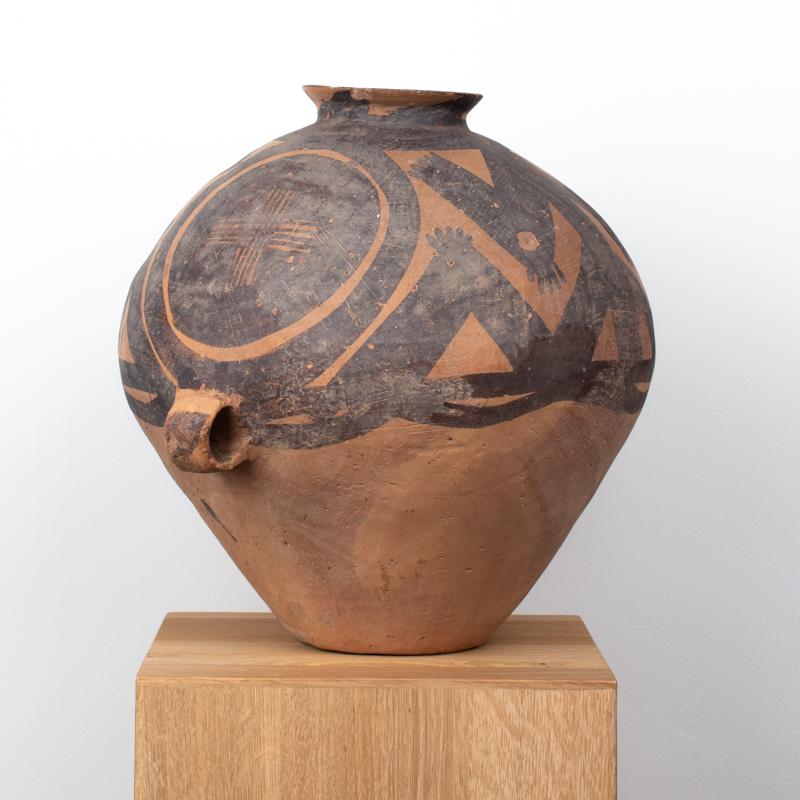 Grande vaso cinese in terracotta del Neolitico Ca. III  millennio A.I.C. In condizioni buone in vendita a Bonita Springs, FL