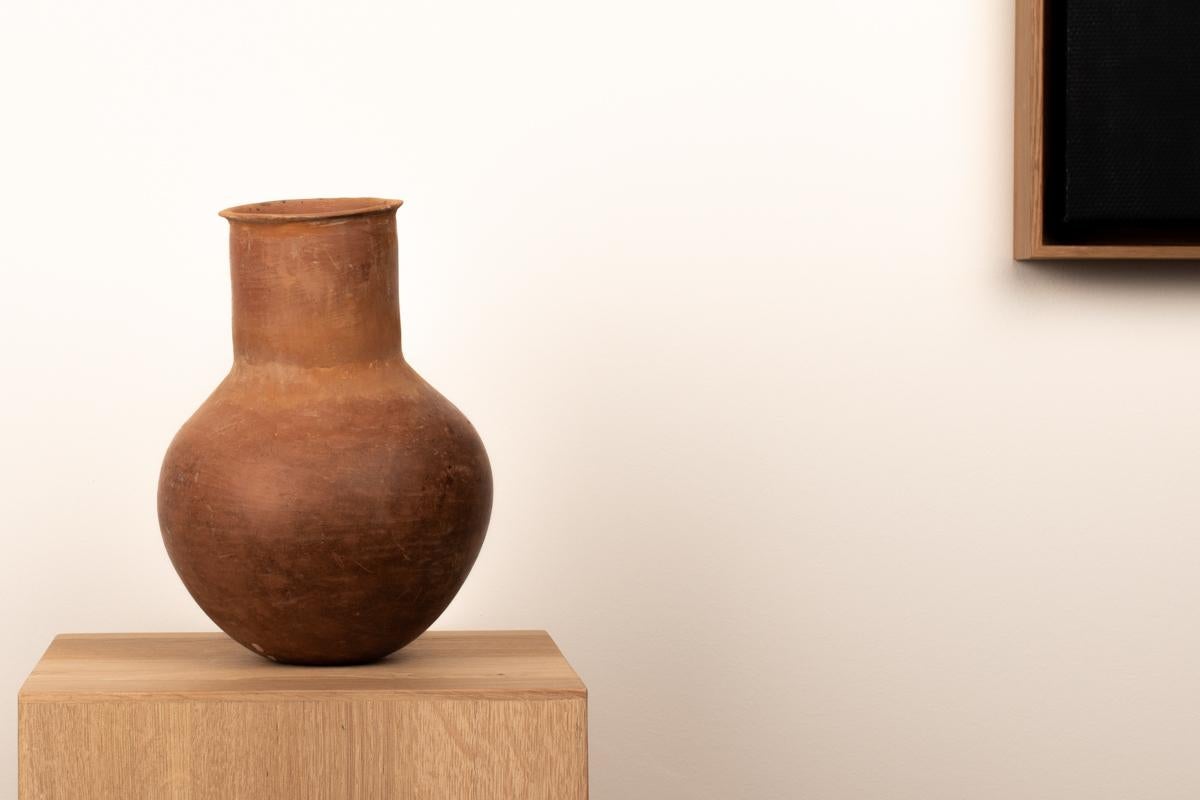 Fino al XVIII secolo Grande vaso di terracotta Amlash del 1° millennio a.C. in vendita