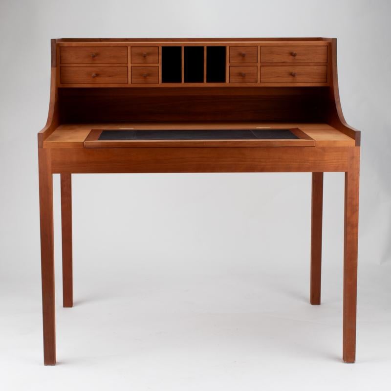 Danese Scrivania Per Hermansen di metà secolo in legno di ciliegio e sedia girevole Fritz Hansen del 1940 in vendita