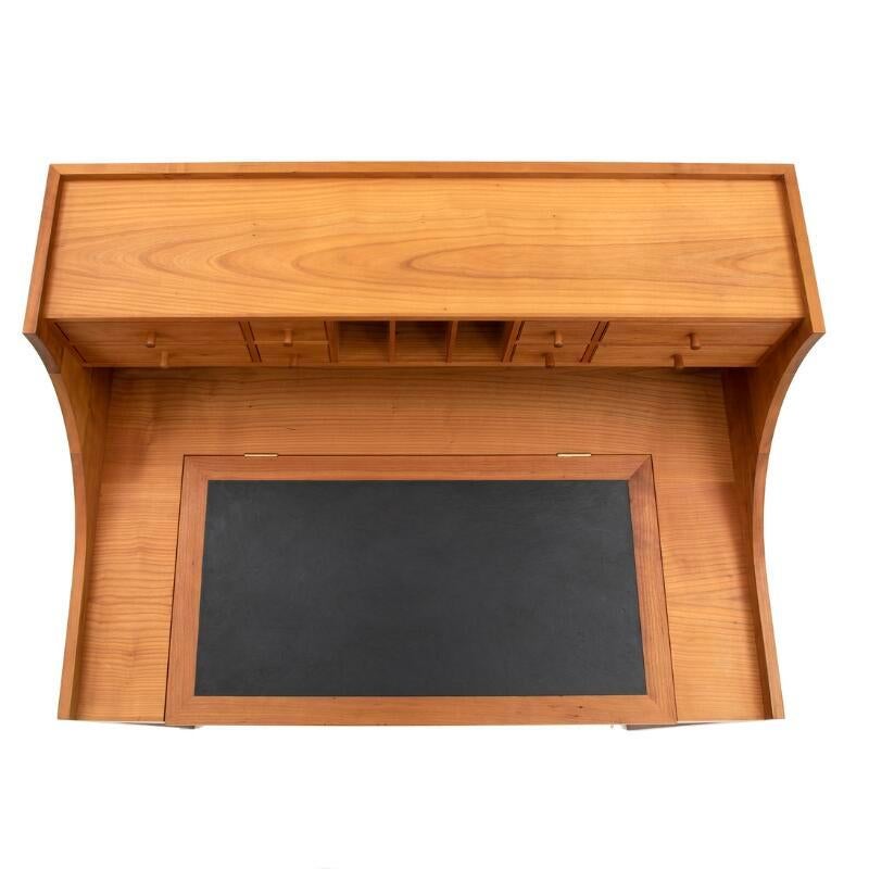 Scrivania Per Hermansen di metà secolo in legno di ciliegio e sedia girevole Fritz Hansen del 1940 in vendita 3